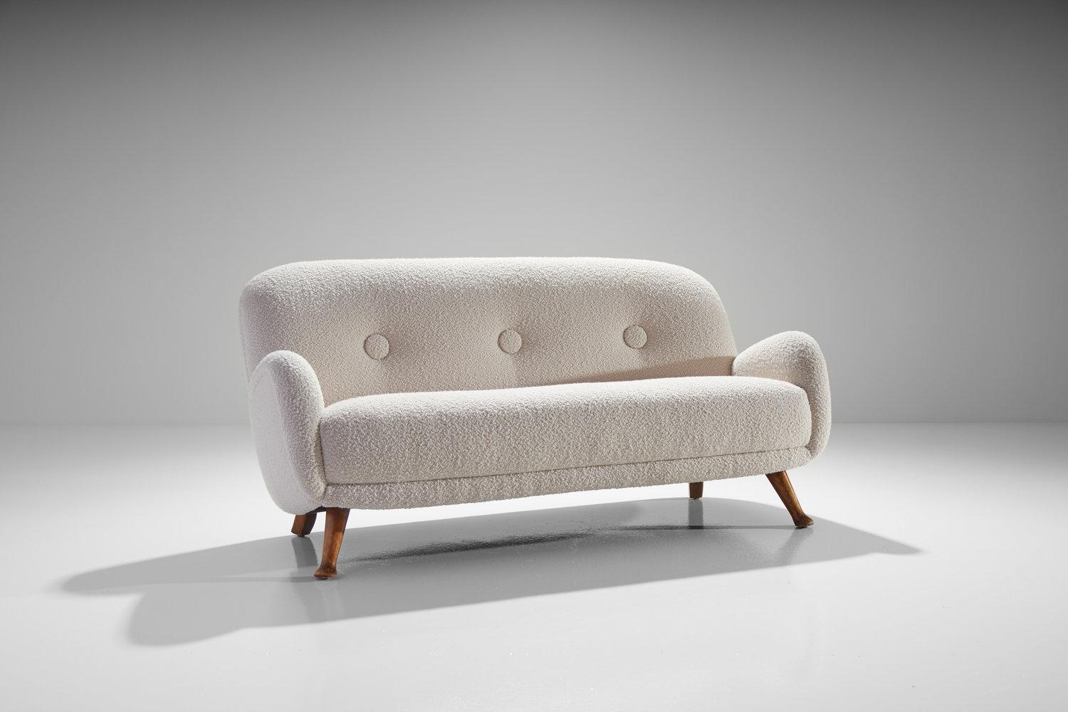 Sofa by Berga Möbler, Sweden from the 1940s.

This sofa by Berga Möbler with it’s soft organic forms is playful and sophisticated at the same time. The sofa is slightly tilted backward by the tapered front legs that are distinctly bend outwards.