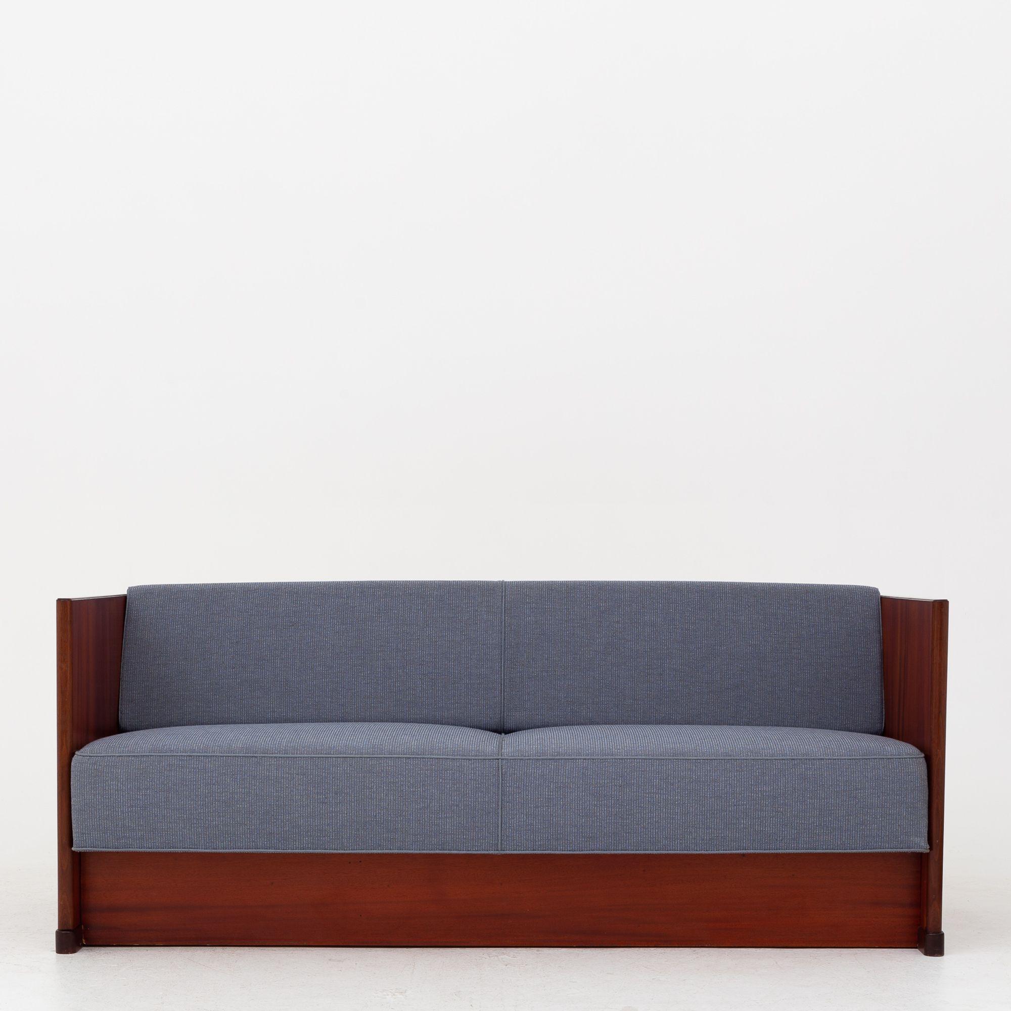 Sofa by Frits Henningsen In Good Condition In Copenhagen, DK
