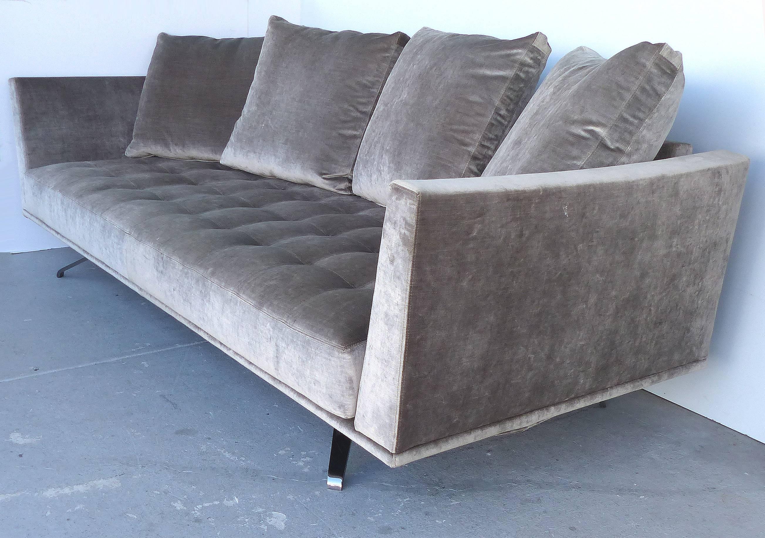 Giancarlo Vegni & Gianfranco Gualtierotti CasaDesús Sofa, Barcelona, Spain

Offered for sale is a Marlow sofa by Giancarlo Vegni & Gianfranco Gualtierotti for CasaDesús. Casadesus is made in Barcelona and was established in 1970 by Jaime CasaDesús.