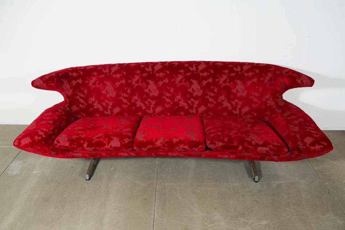 This sofa was created by designer Hans Erik Johansson in Sweden in the 1960s.
Red fabric.