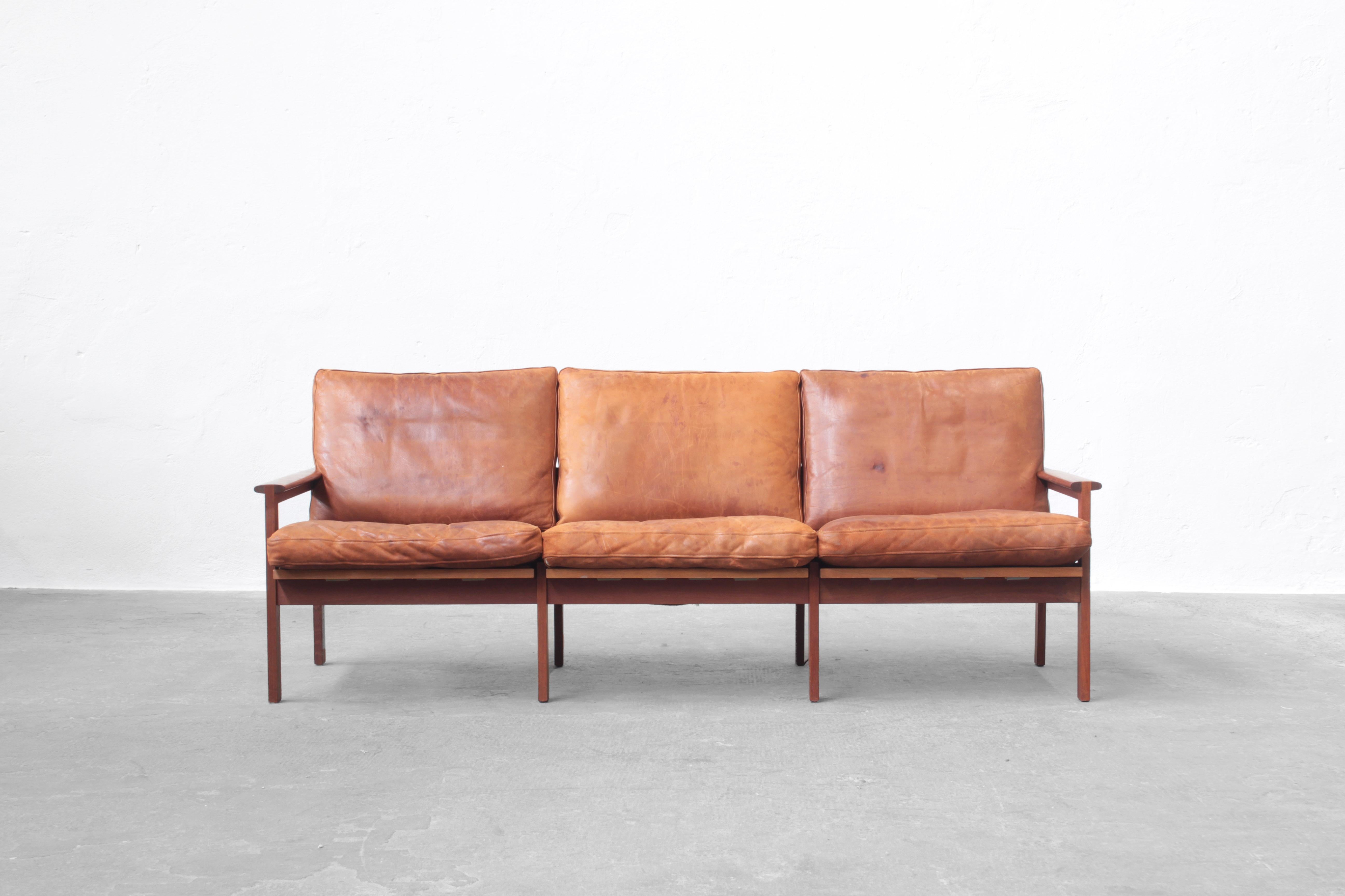 Very beautiful pair sofa designed by Illum Wikkelsø for Niels Eilersen.
The sofa come with brown-cognac leather and teak wood. The sofa is in a good vintage condition. 

 