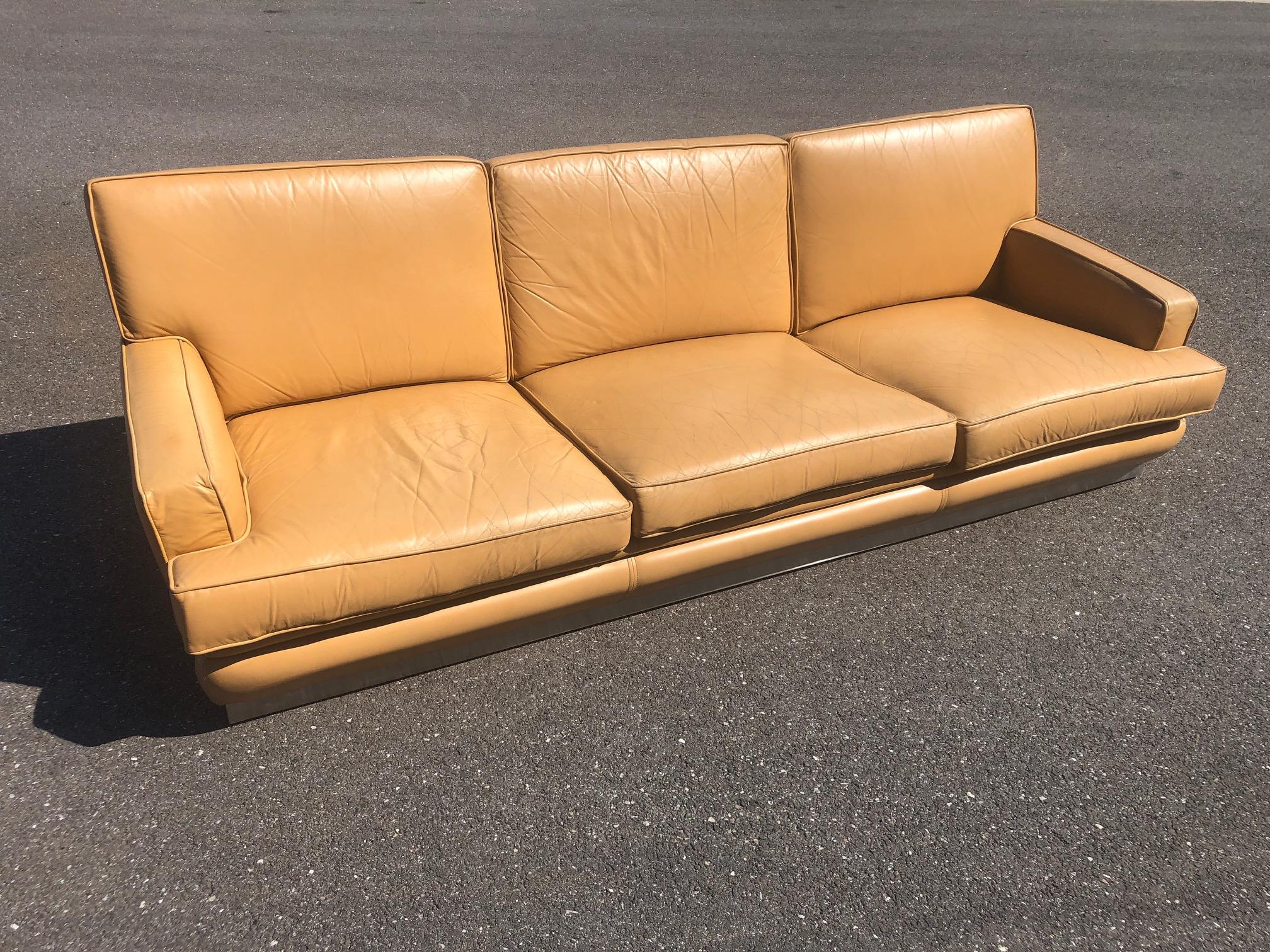 Sofa von Jacques Charpentier, ca. 1970er Jahre im Angebot 1