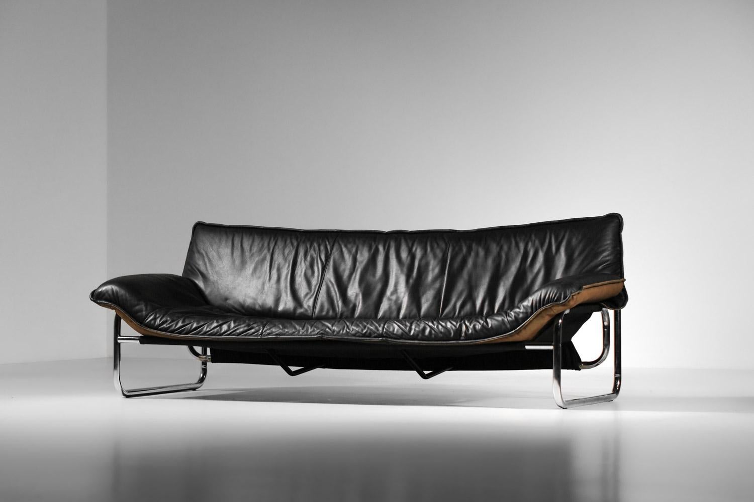 Canapé  par Johan Bertil Haggstrom pour ikea des années 70 en cuir et acier chromé Bon état à Lyon, FR