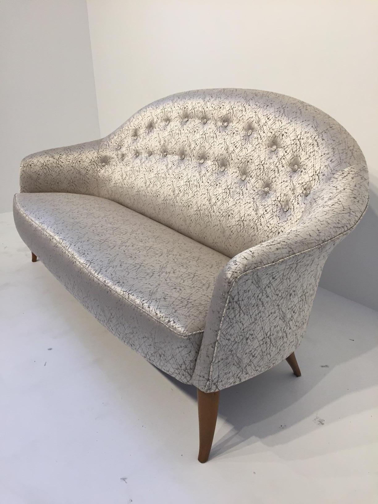 Elegant, feminine three-seat sofa from the 