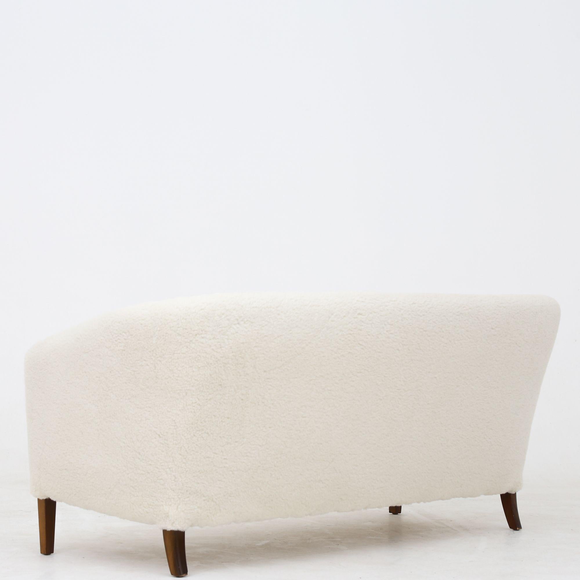 3-seater sofa in lambswool in new lambswool and buttons in natural leather. Ludvig Pontoppidan.