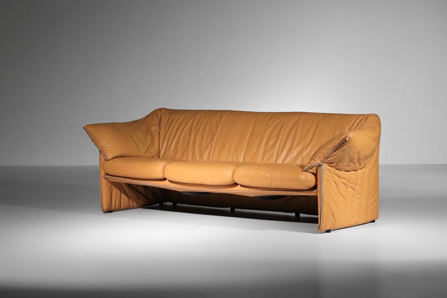 Mid-Century Modern Sofa by mario bellini model “Le stelle” for B&B italia leather For Sale