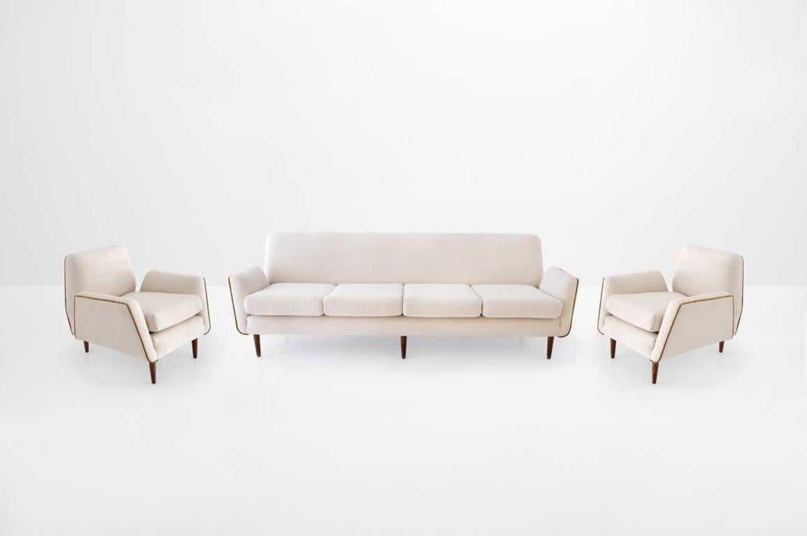MArtin Eisler (1913-1977) & Carlo Hauner (1927-1997)

Sofa (two units available)
Manufactured by Forma Moveis
Brazil, 1955
Caviuna wood legs, velvet and cotton upholstery

Measurements
240 cm x 77 cm x 72h cm.
94,48 in x 30,3 in x 28,3h