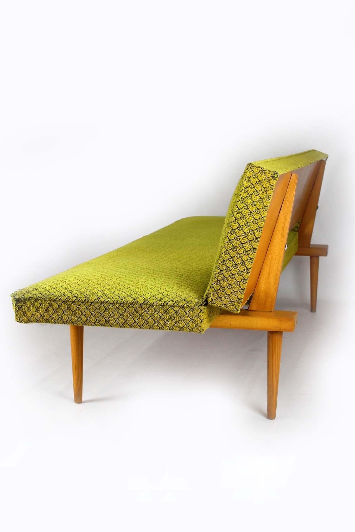 Sofa by Miroslav Navratil for Drevopodnik Brno, 1960s 4