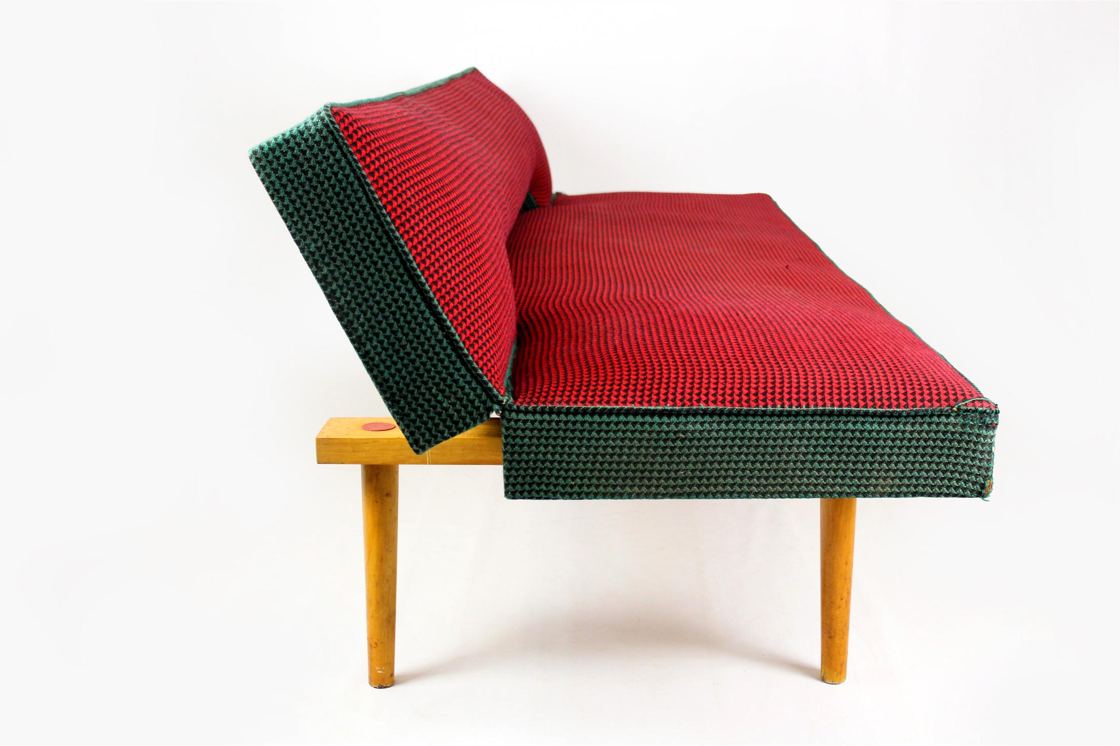 Sofa by Miroslav Navratil for Drevopodnik Brno, 1960s im Angebot 7