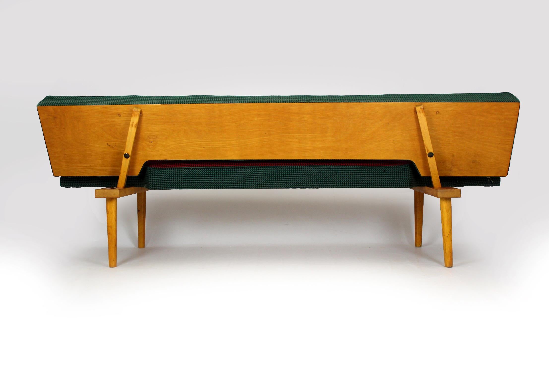 Sofa by Miroslav Navratil for Drevopodnik Brno, 1960s im Angebot 8