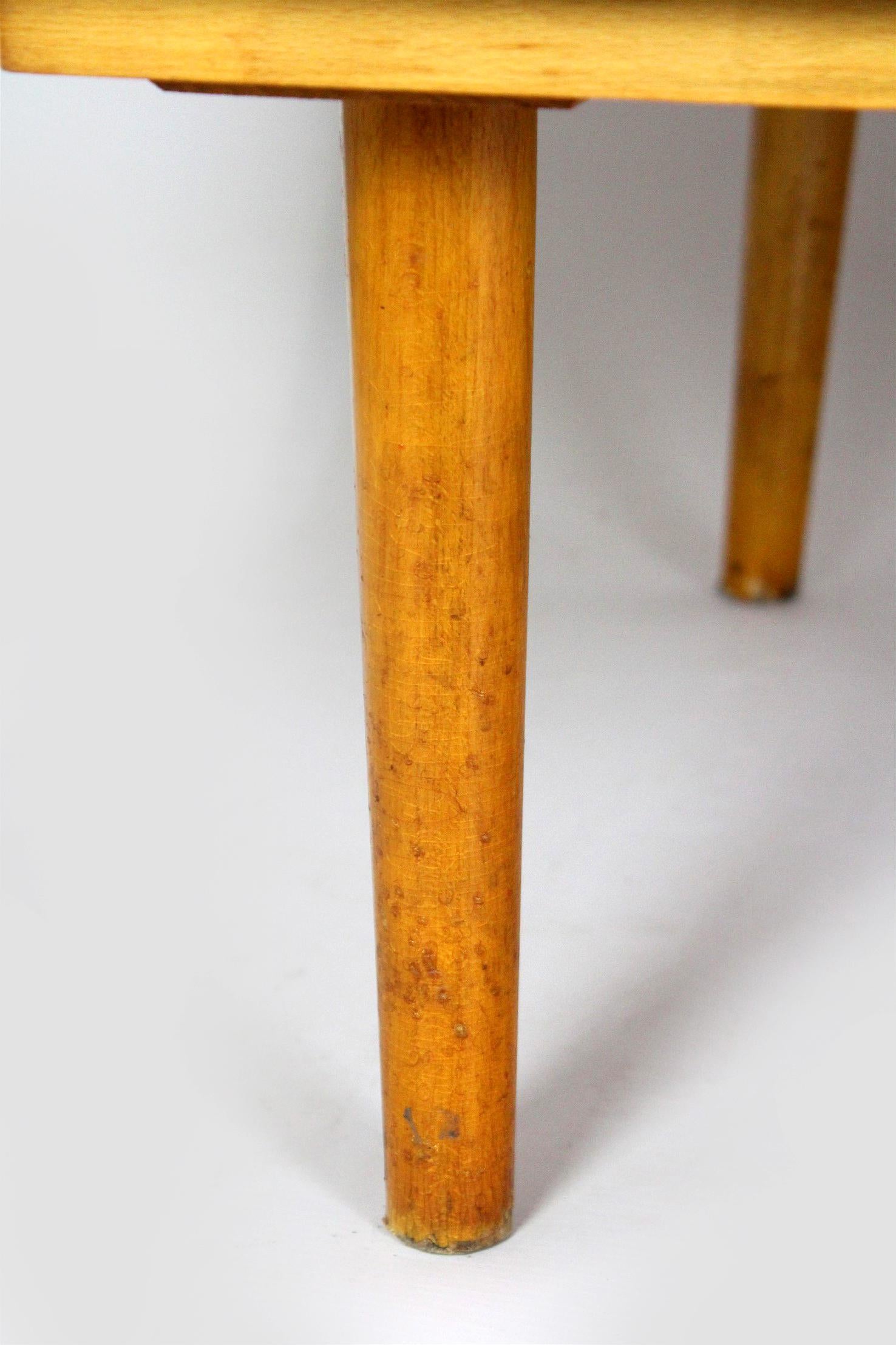 Sofa by Miroslav Navratil for Drevopodnik Brno, 1960s (Stoff) im Angebot