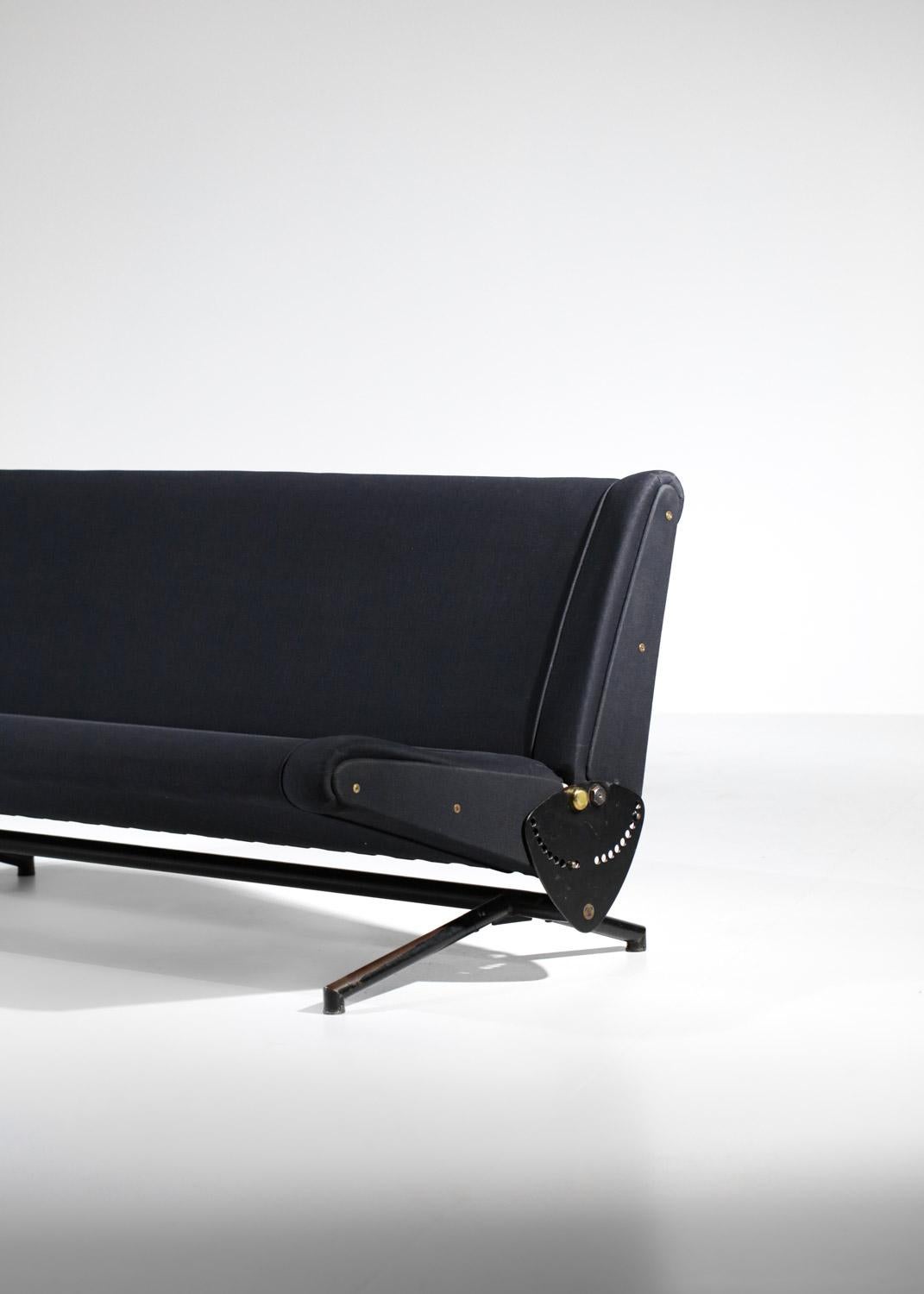 Sofa by Osvaldo Borsani Model D70 Italian for Tecno Years 1960 For Sale 10