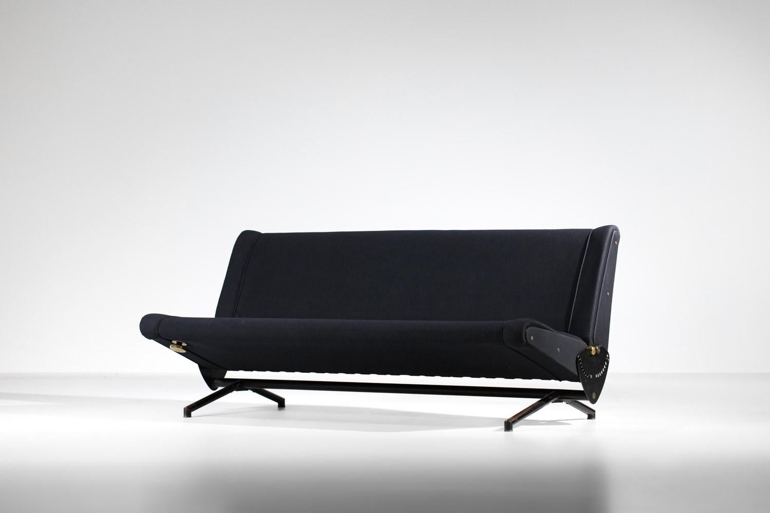 Sofa by Osvaldo Borsani Model D70 Italian for Tecno Years 1960 For Sale 11