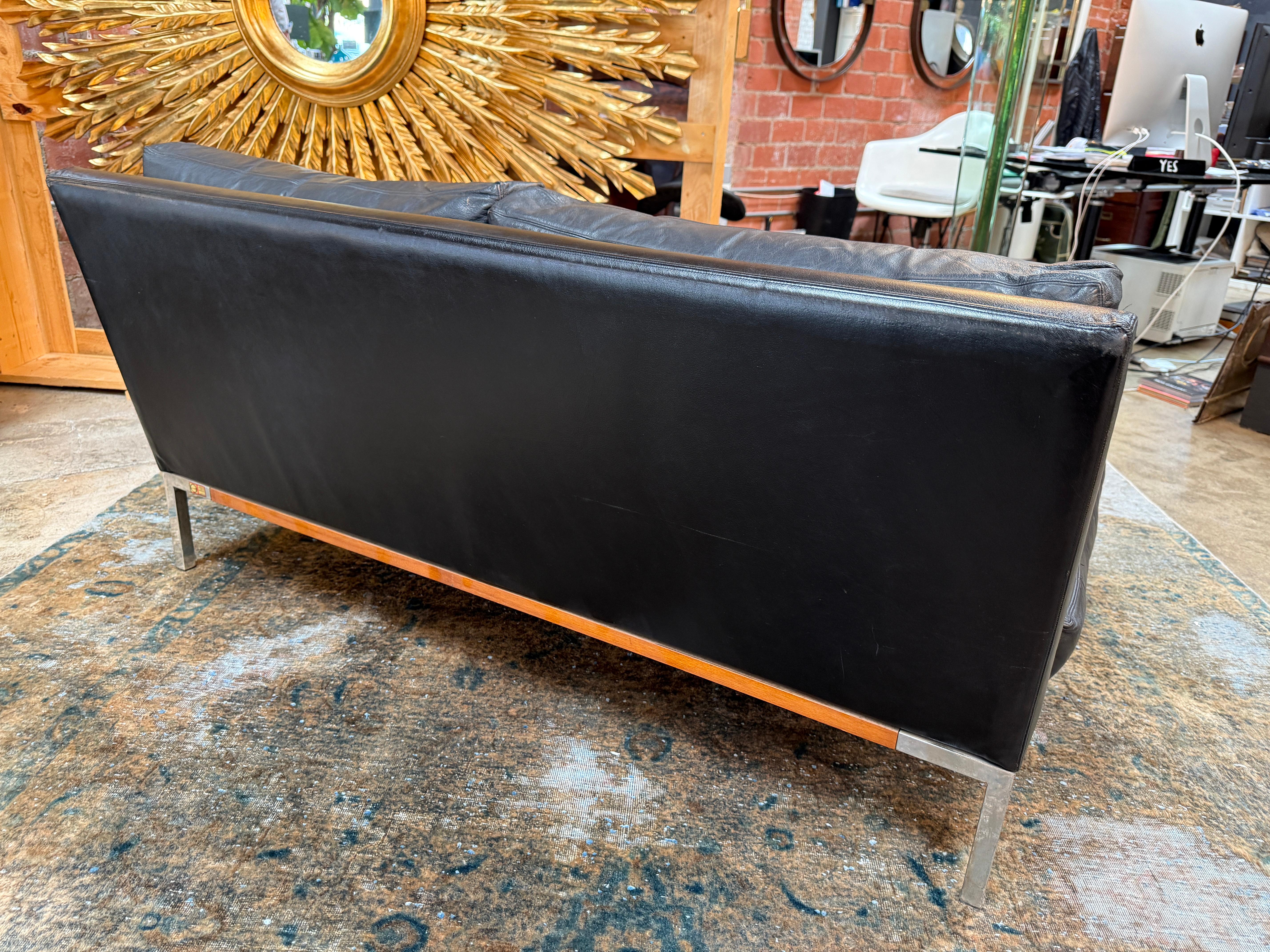 Sofa von Pizzetti, Set - Sofa und zwei Sessel aus Leder. Italien 70er Jahre im Angebot 4