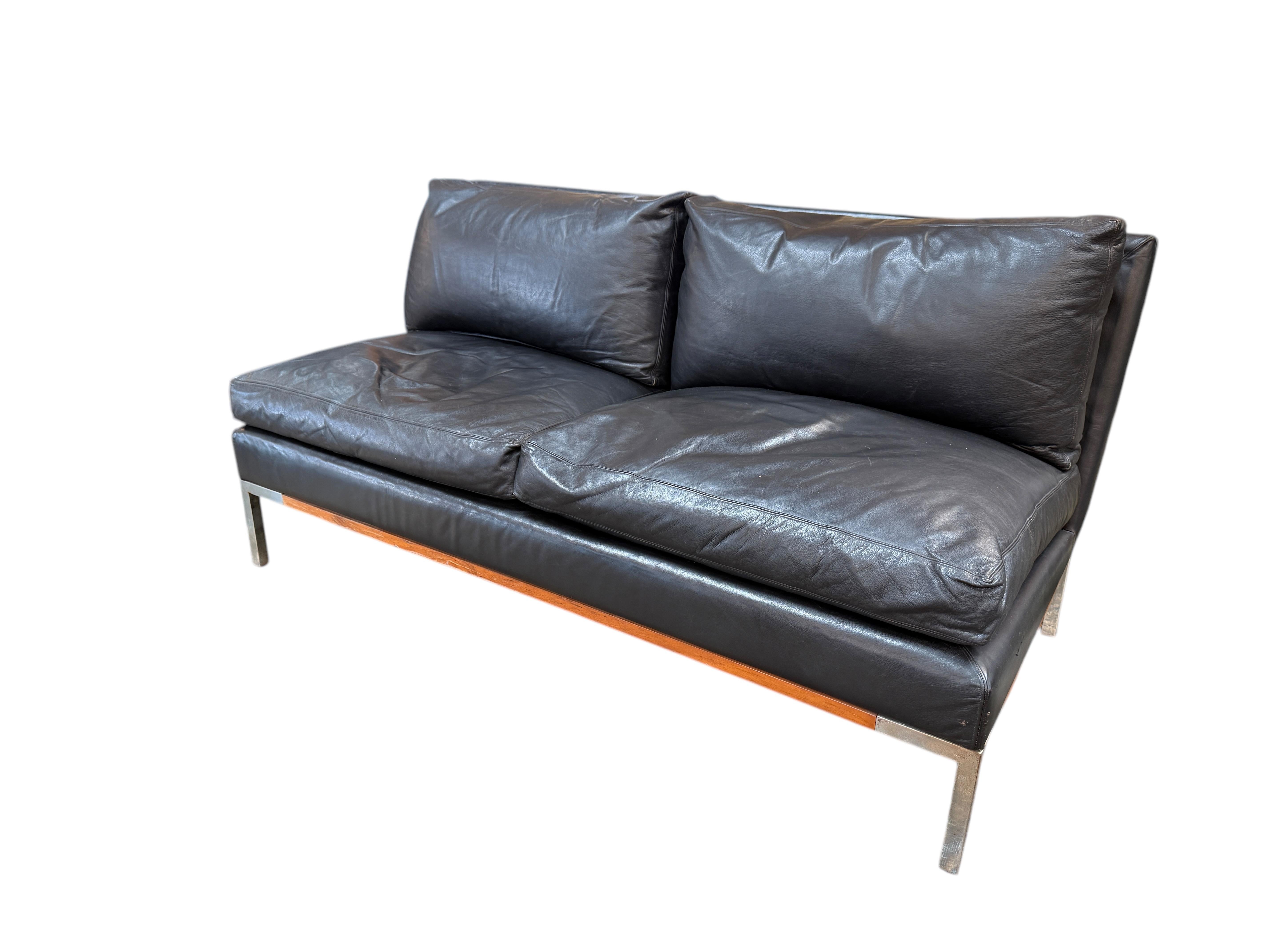 Sofa von Pizzetti, Set - Sofa und zwei Sessel aus Leder. Italien 70er Jahre (Moderne der Mitte des Jahrhunderts) im Angebot