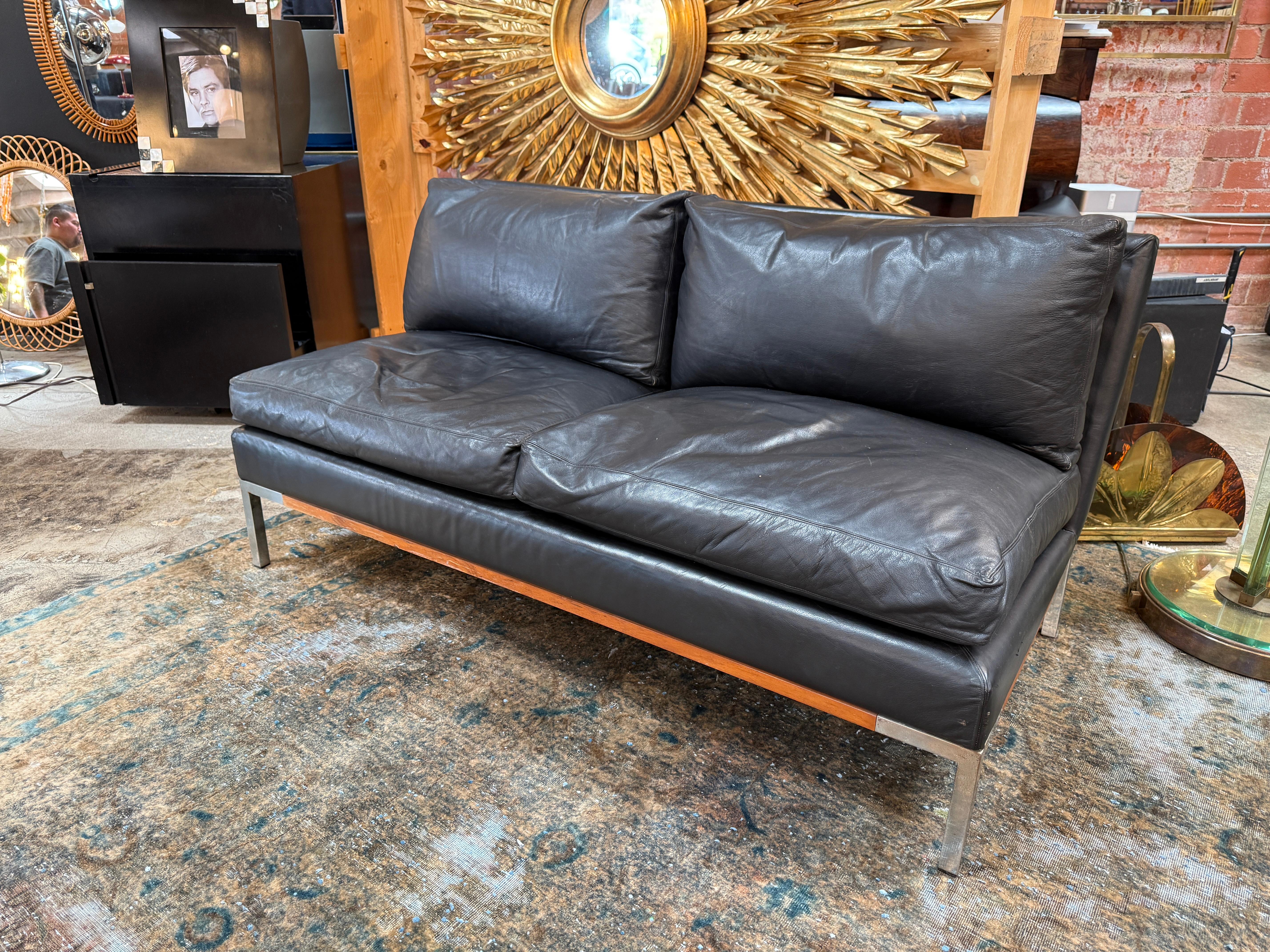 Sofa von Pizzetti, Set - Sofa und zwei Sessel aus Leder. Italien 70er Jahre (Italienisch) im Angebot