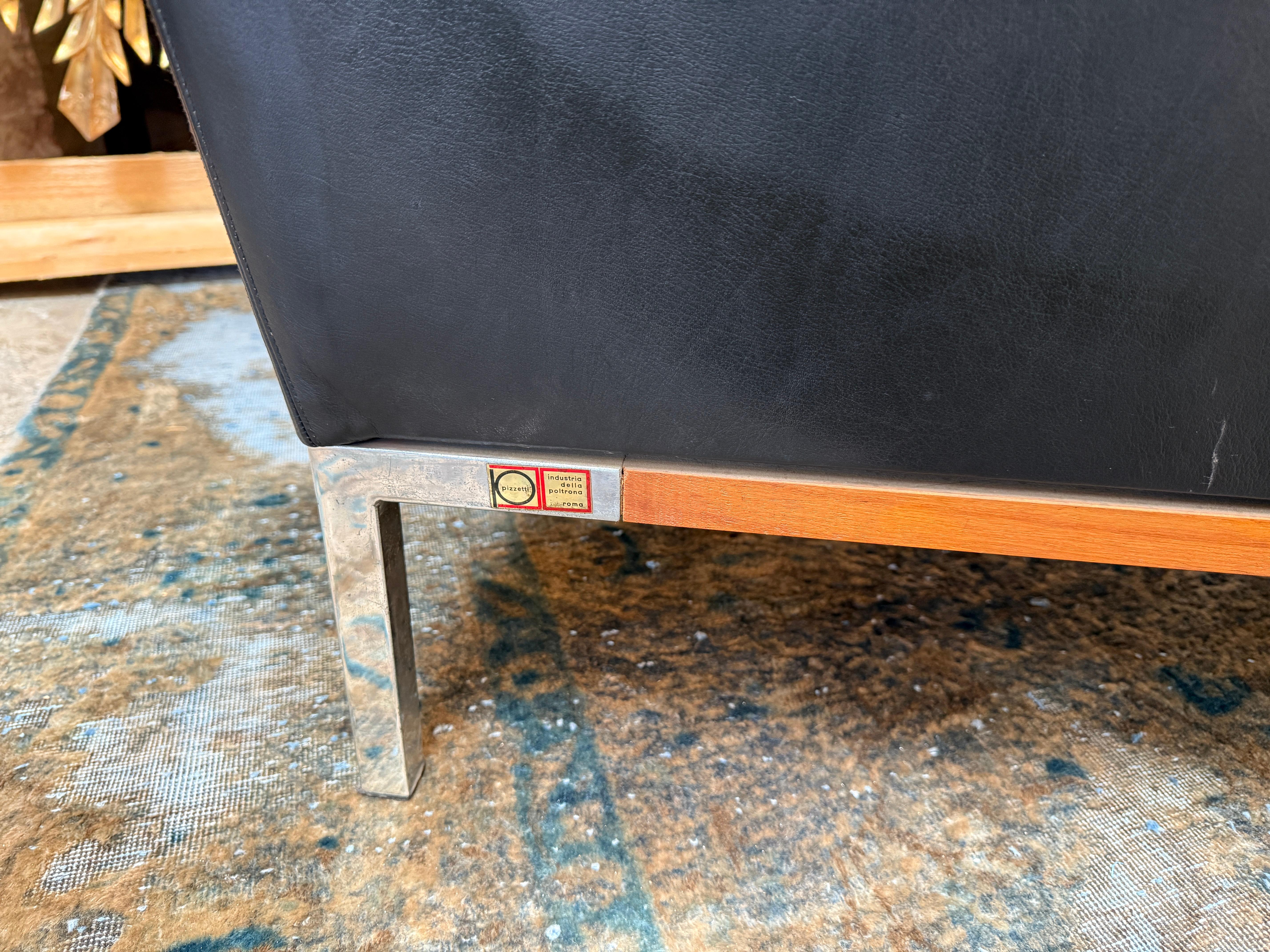 Sofa von Pizzetti, Set - Sofa und zwei Sessel aus Leder. Italien 70er Jahre im Angebot 3