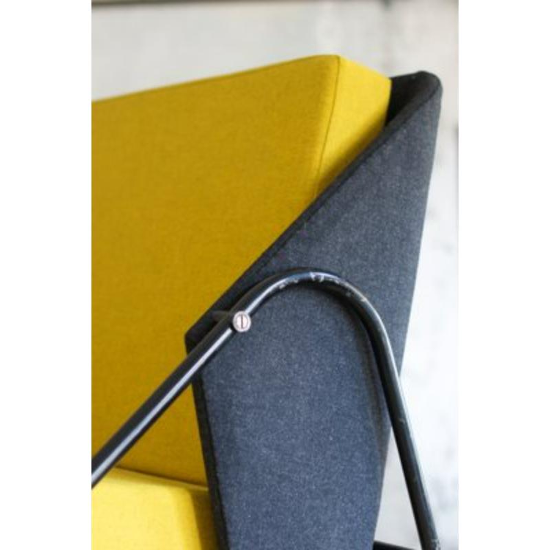 Sofa by René Jean Caillette for Airborne, 1954

Vintage Design
The yellow and black sofa-bed designed by René-Jean Caillette for the 1954 Airborne edition is a subtle marriage of functionality and timeless aesthetics. This furniture, emblematic of