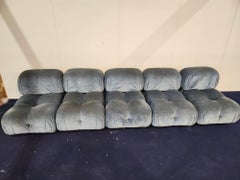 Sofa Camaleonda B&B in velluto blu di Mario Bellini