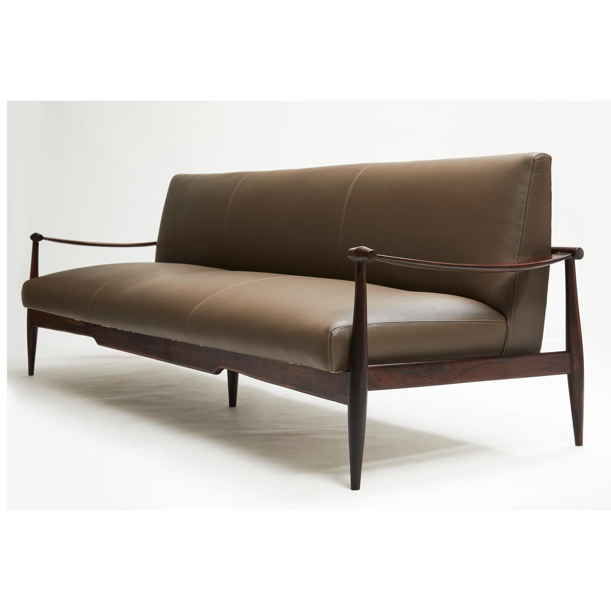 Mid-Century Modern Brazilian Modern Sofa in Hardwood &Brown Leather by Liceu De Artes 1960