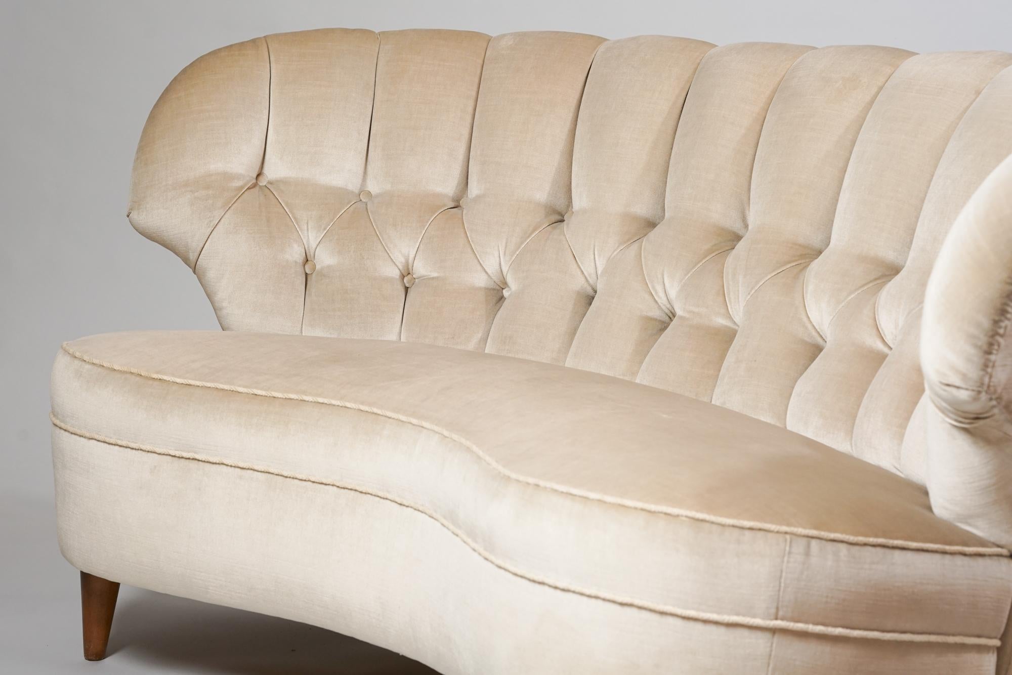 Gebogenes finnisches Sofa, Carl-Johan Boman, 1940er Jahre (Skandinavische Moderne) im Angebot