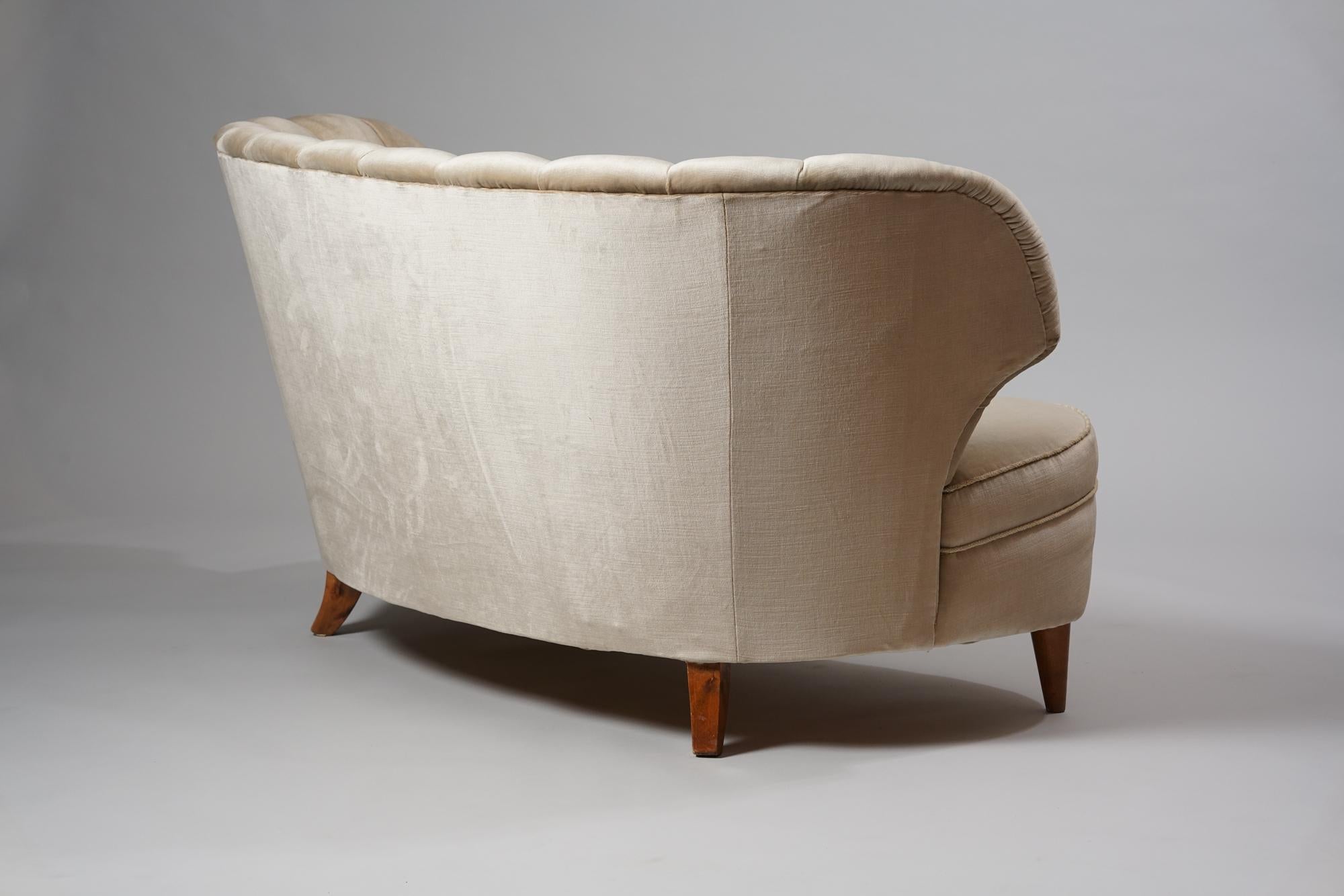 Curved Finnish Sofa, Carl-Johan Boman, 1940s For Sale 1