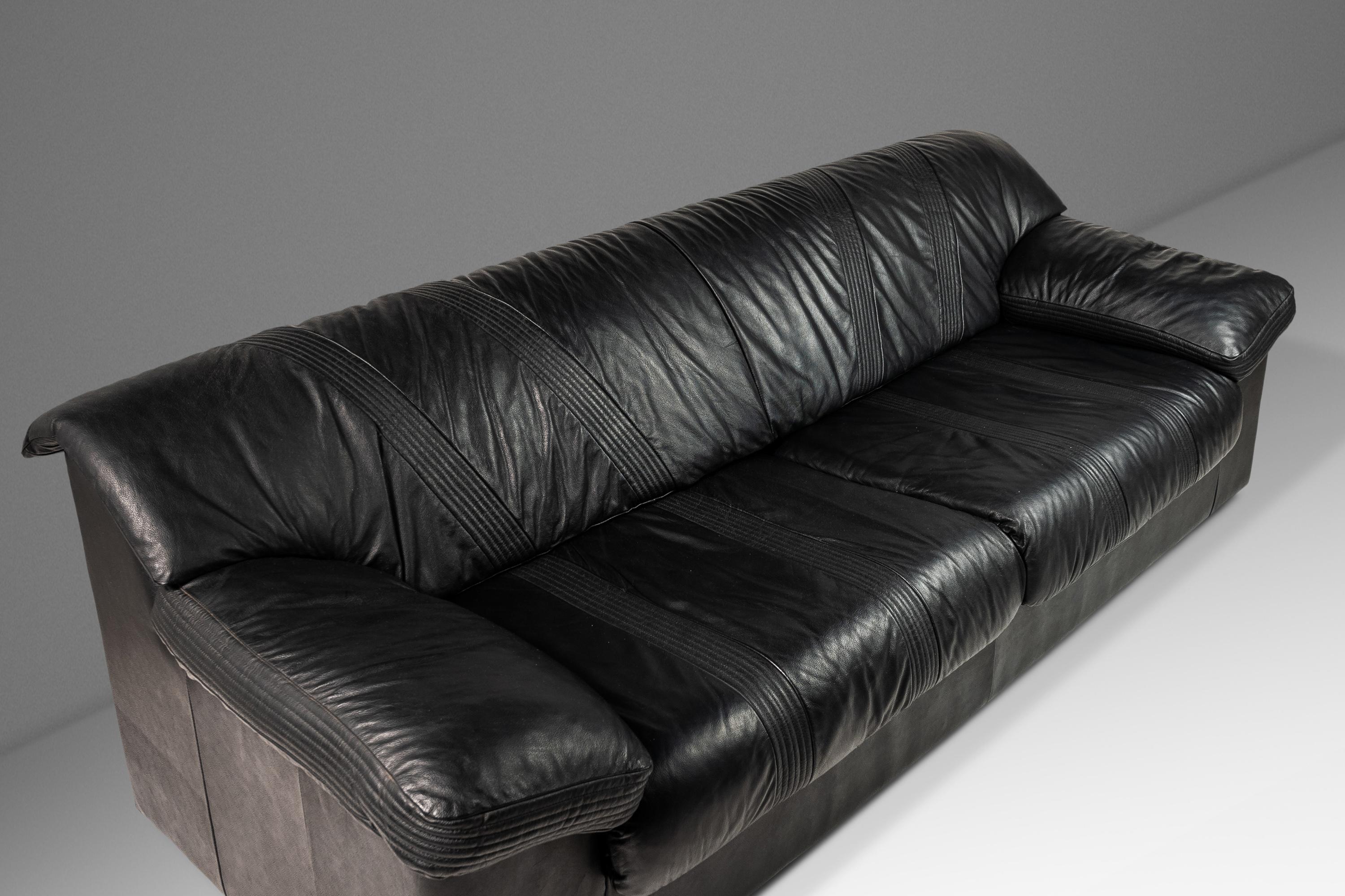 Fine XX secolo Set di divani e sedie di Natuzzi Attribuito a Pierluigi Cerri, Italia, anni '90 ca. in vendita