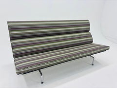 Divano Compact di Charles and Ray Eames per Herman Miller. Nuova Fabrice Paul Smith