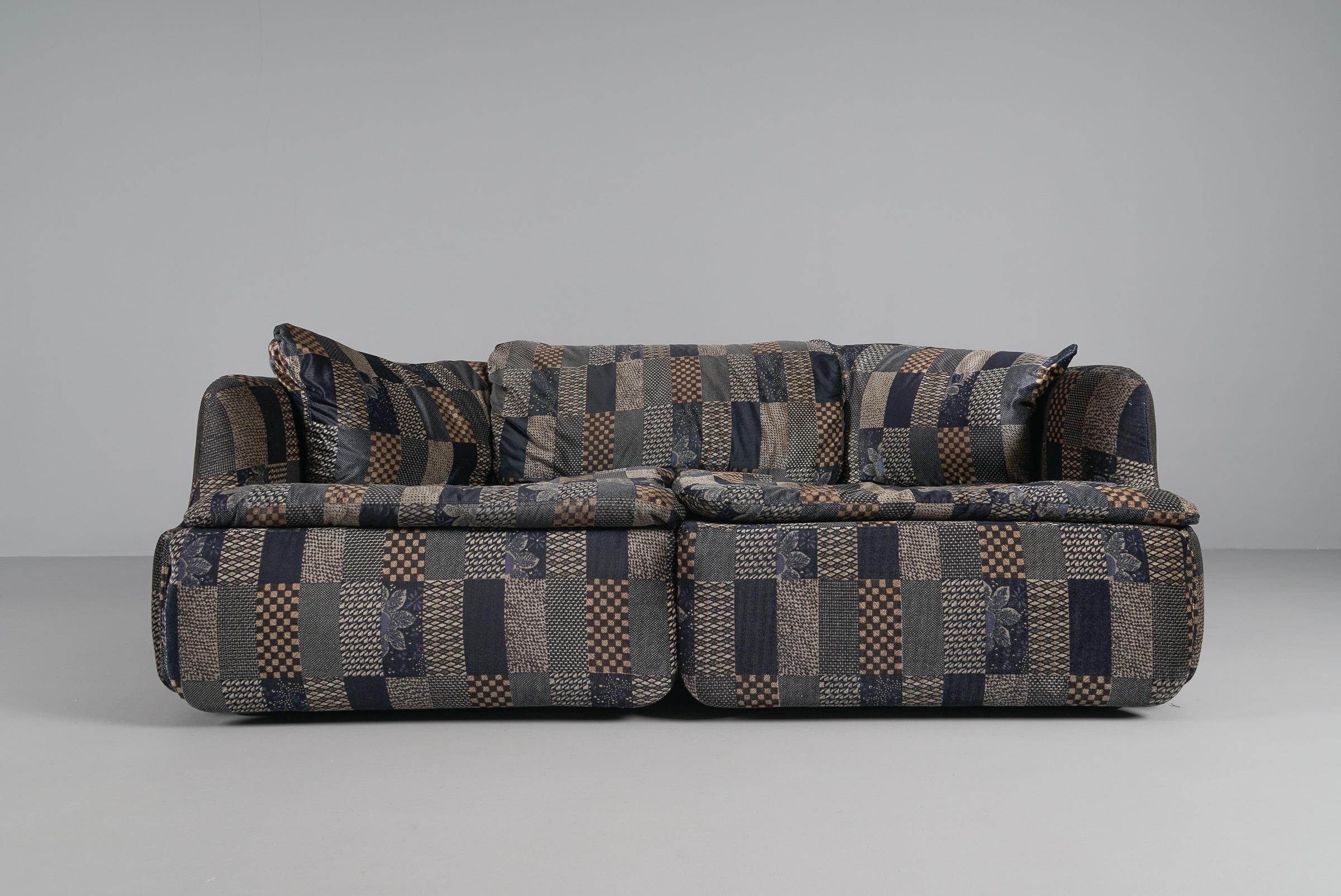 We had two identical sofas, one of which has already been sold. You are bidding on a sofa here.