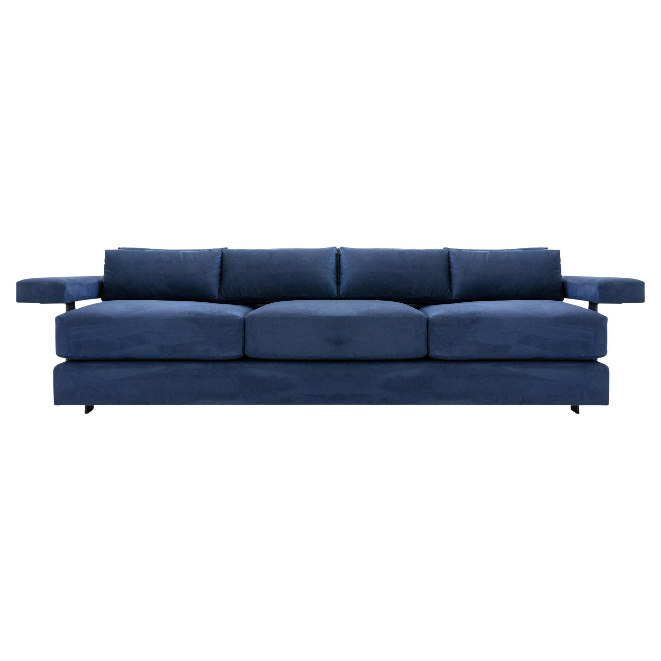 Sofa Zeitgenössische Daunenfüllung Klassisch modern mit handgeschnitzten Stahldetails