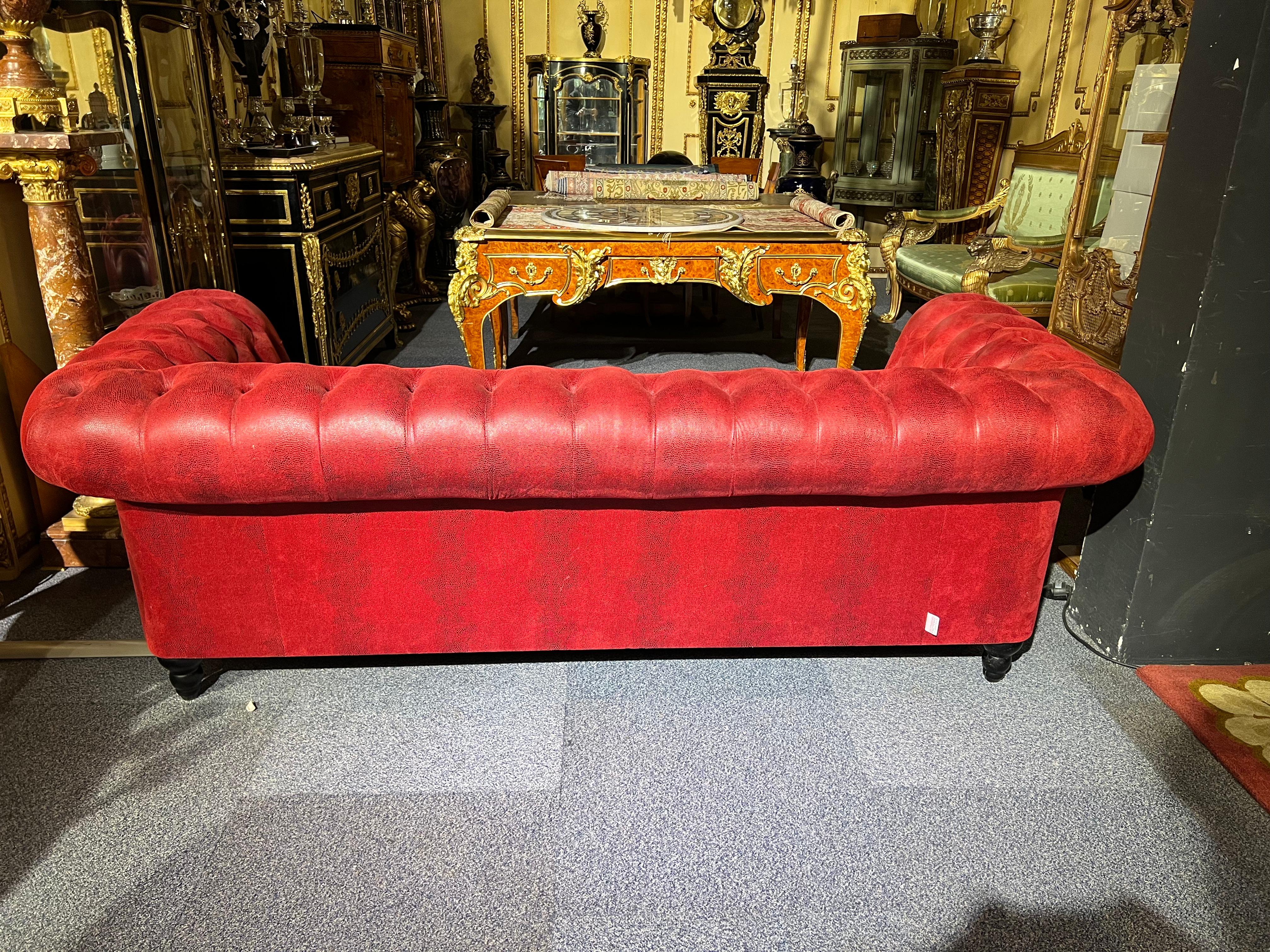 Sofa / Couch Chesterfield Luxury Baroque Style Design Velvet Red Alcantara Look For Sale 3