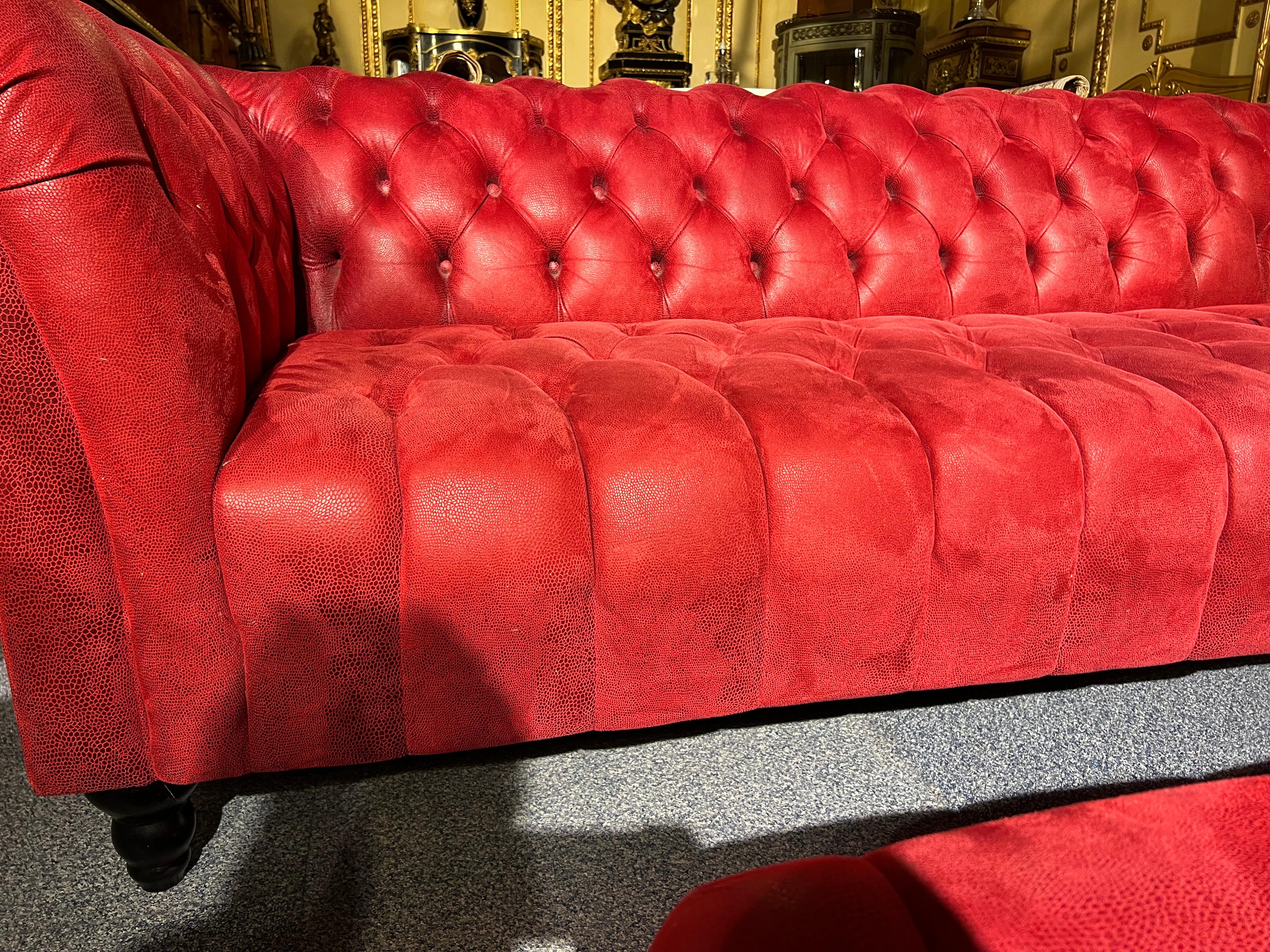 Sofa / Couch Chesterfield Luxury Baroque Style Design Velvet Red Alcantara Look In Good Condition For Sale In Berlin, DE