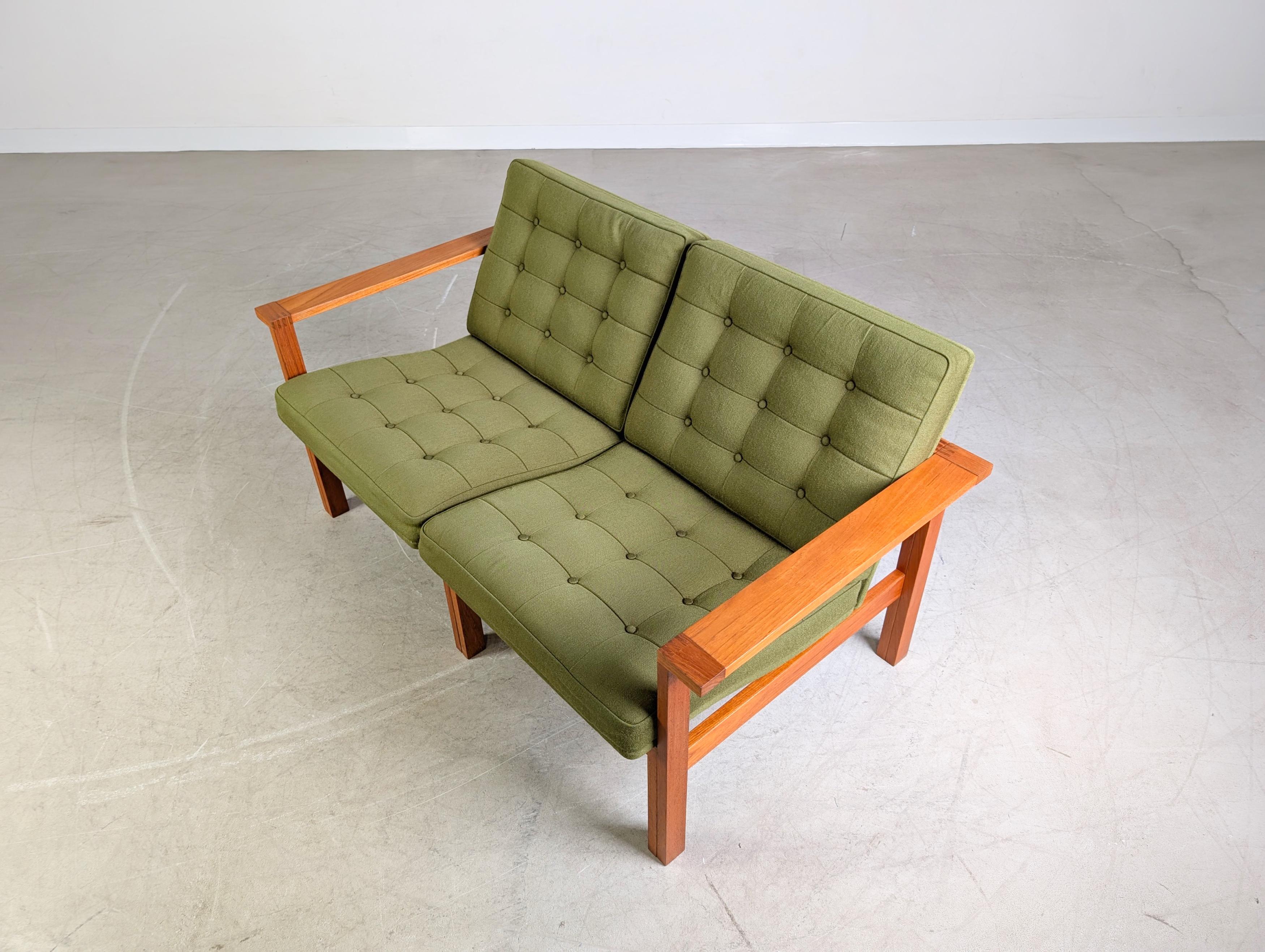 Sofá Couch France & Søn Ole Gjerlov Knudson Torben Lind Teca finales del siglo XX en venta