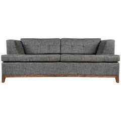 Sofa, Couch, Mid-Century Modern-Stil, maßgefertigt, Polsterung, Hartholz, Semigood 