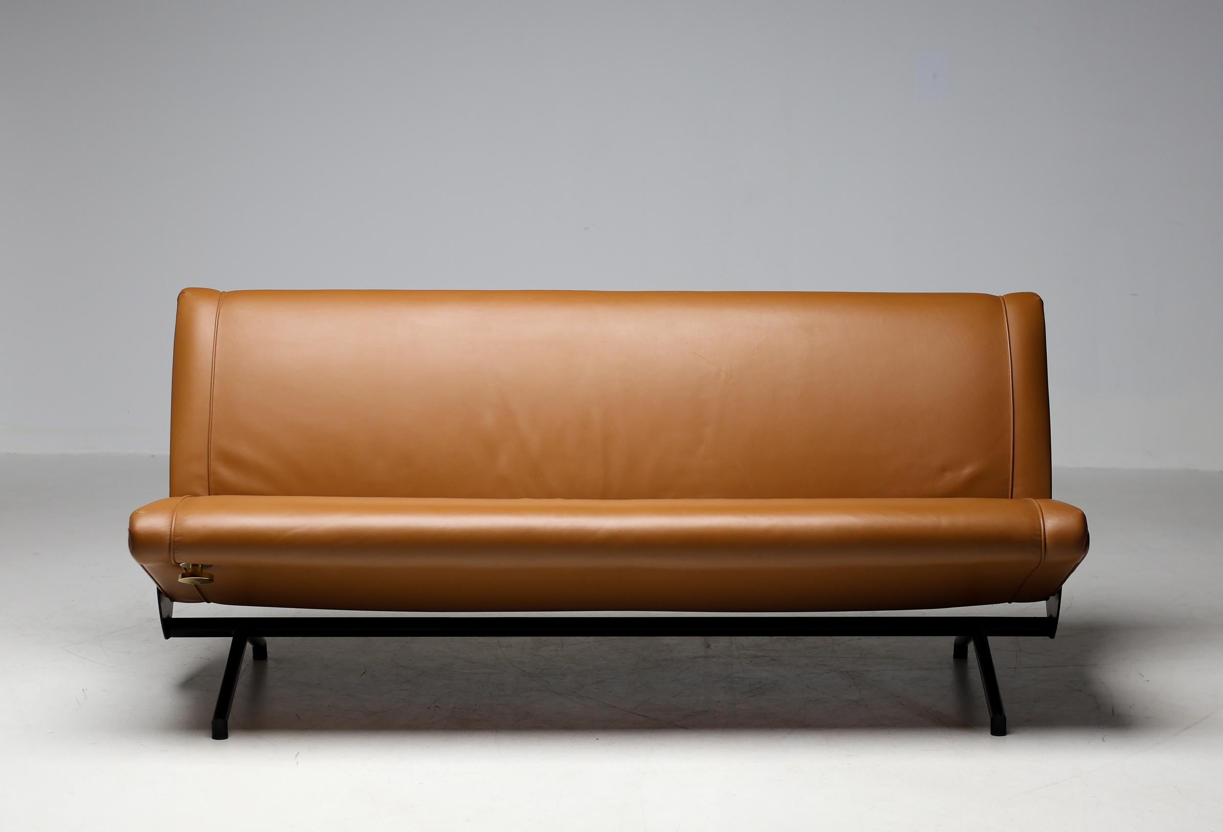Brass Sofa D70 in Cuoio Leather by Osvaldo Borsani for Tecno For Sale