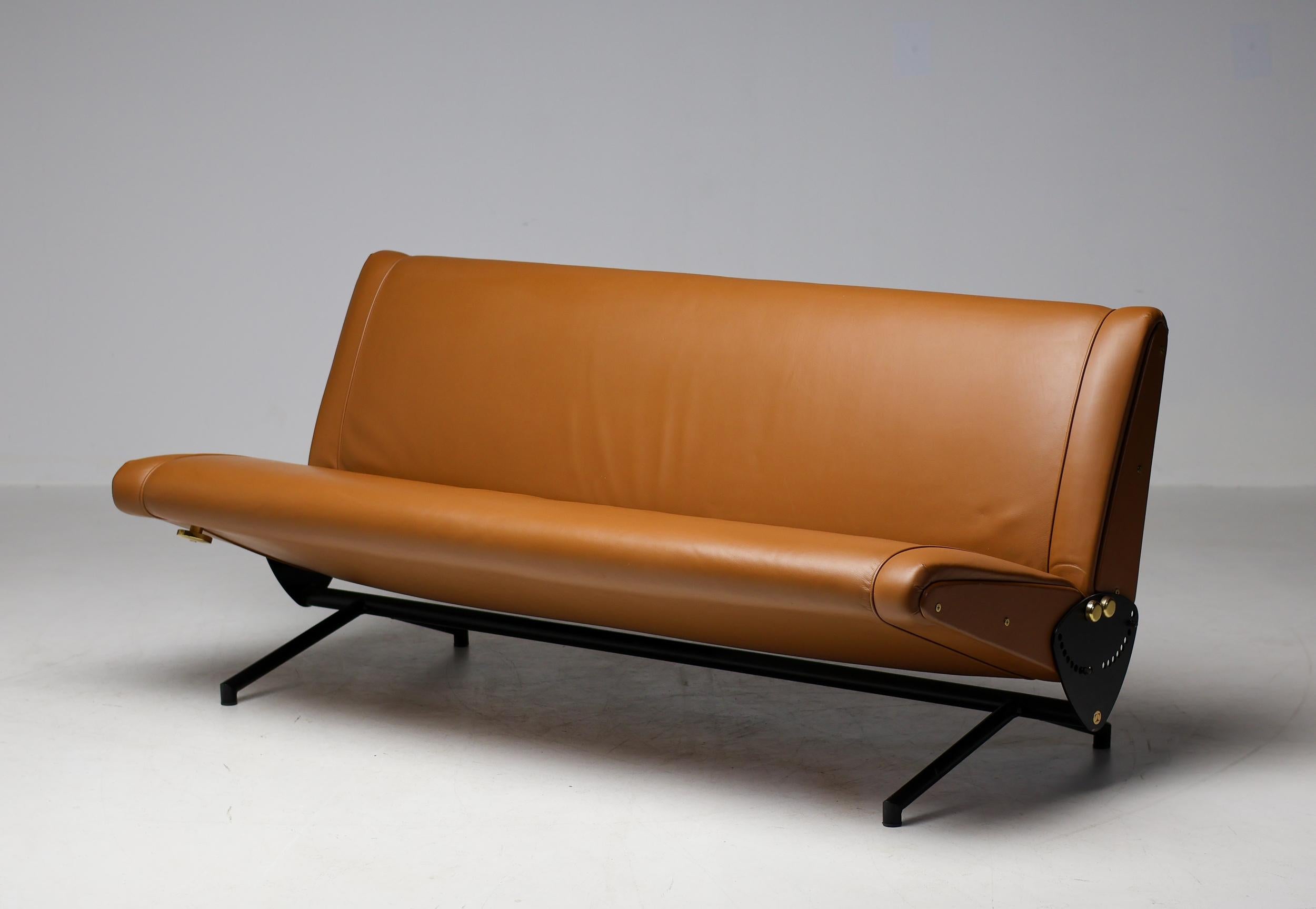 Sofa D70 in Cuoio Leather by Osvaldo Borsani for Tecno For Sale 1