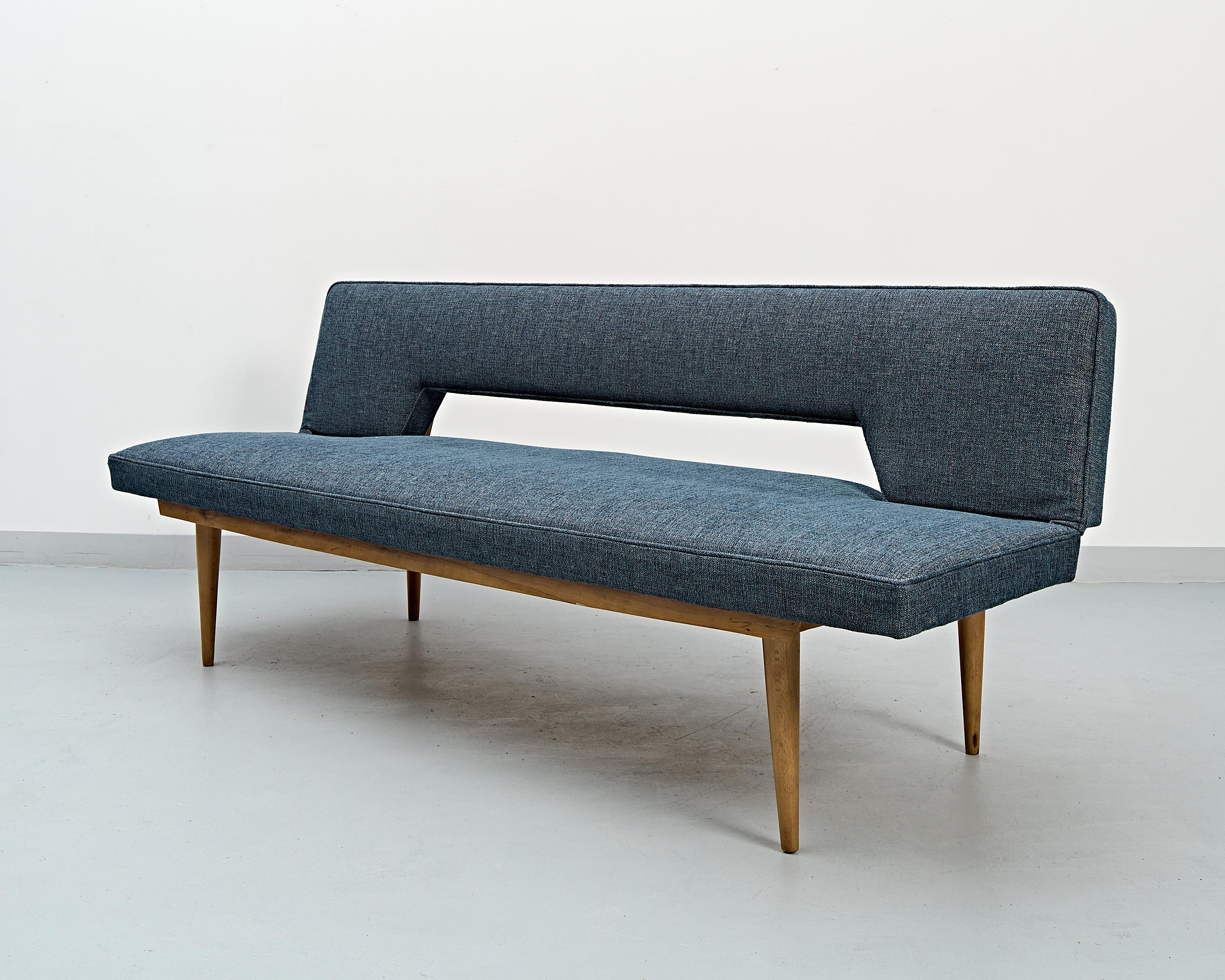 Sofa-Tagesbett von Miroslav Navratil, 1960er Jahre (Moderne der Mitte des Jahrhunderts) im Angebot
