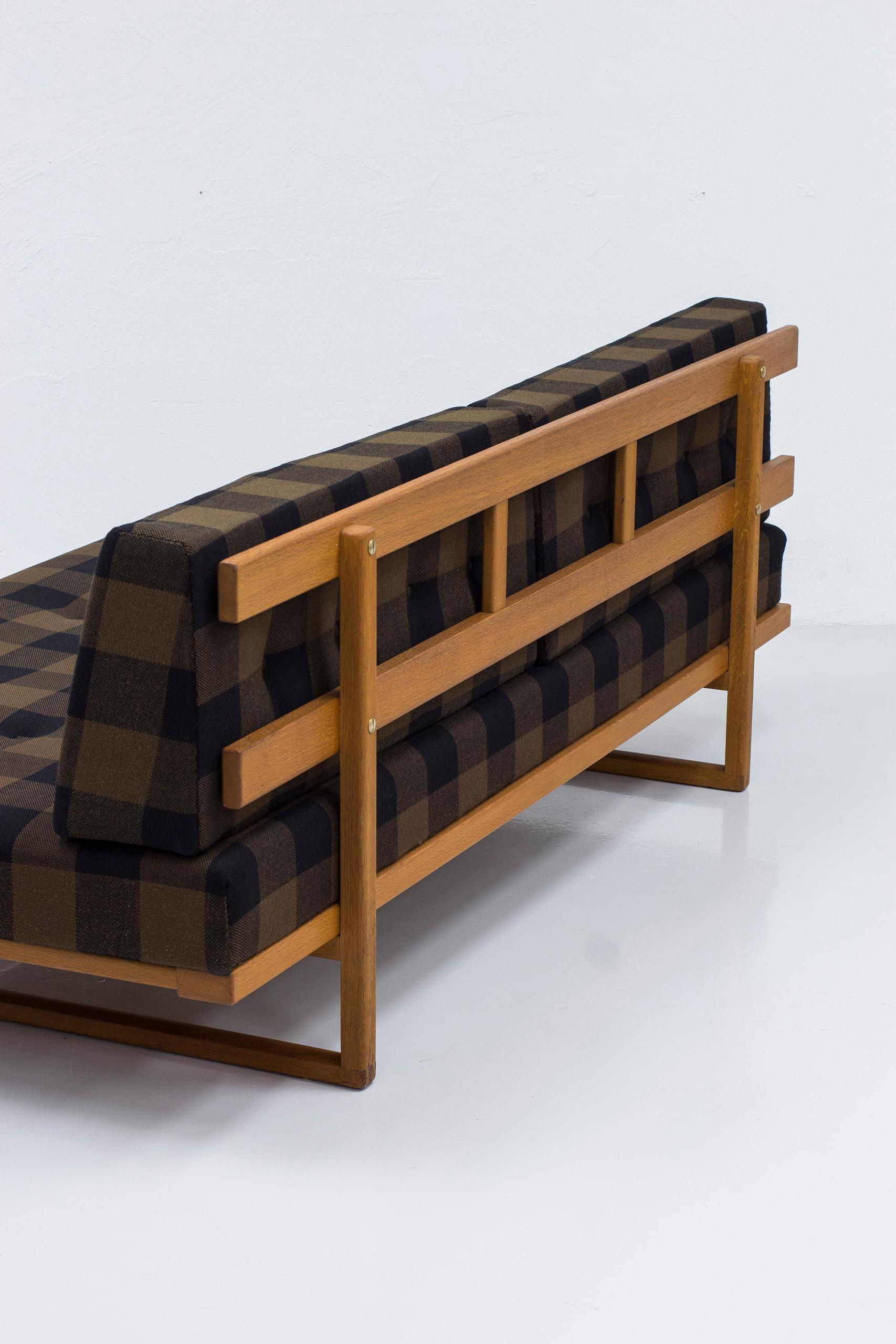Sofa/daybed in oak and checkered original fabric by Børge Mogensen & Lis Ahlman For Sale 3