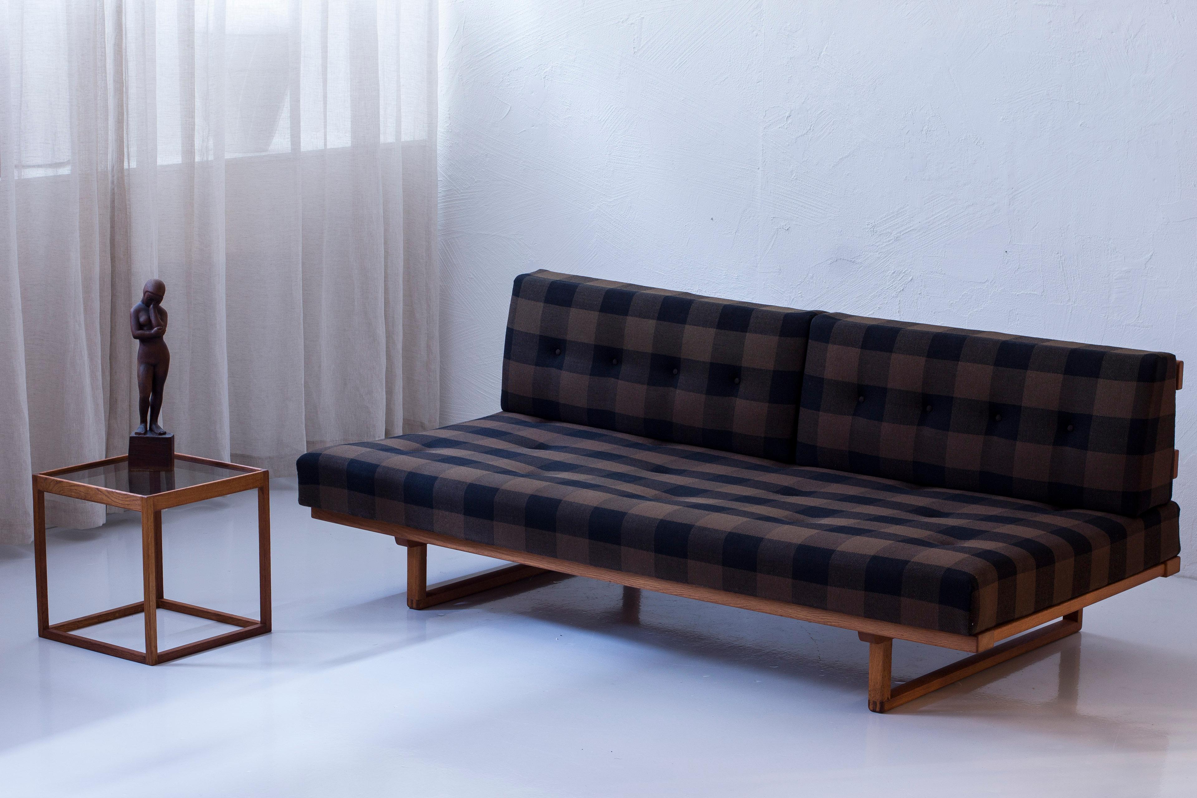 Danish Sofa/daybed in oak and checkered original fabric by Børge Mogensen & Lis Ahlman For Sale