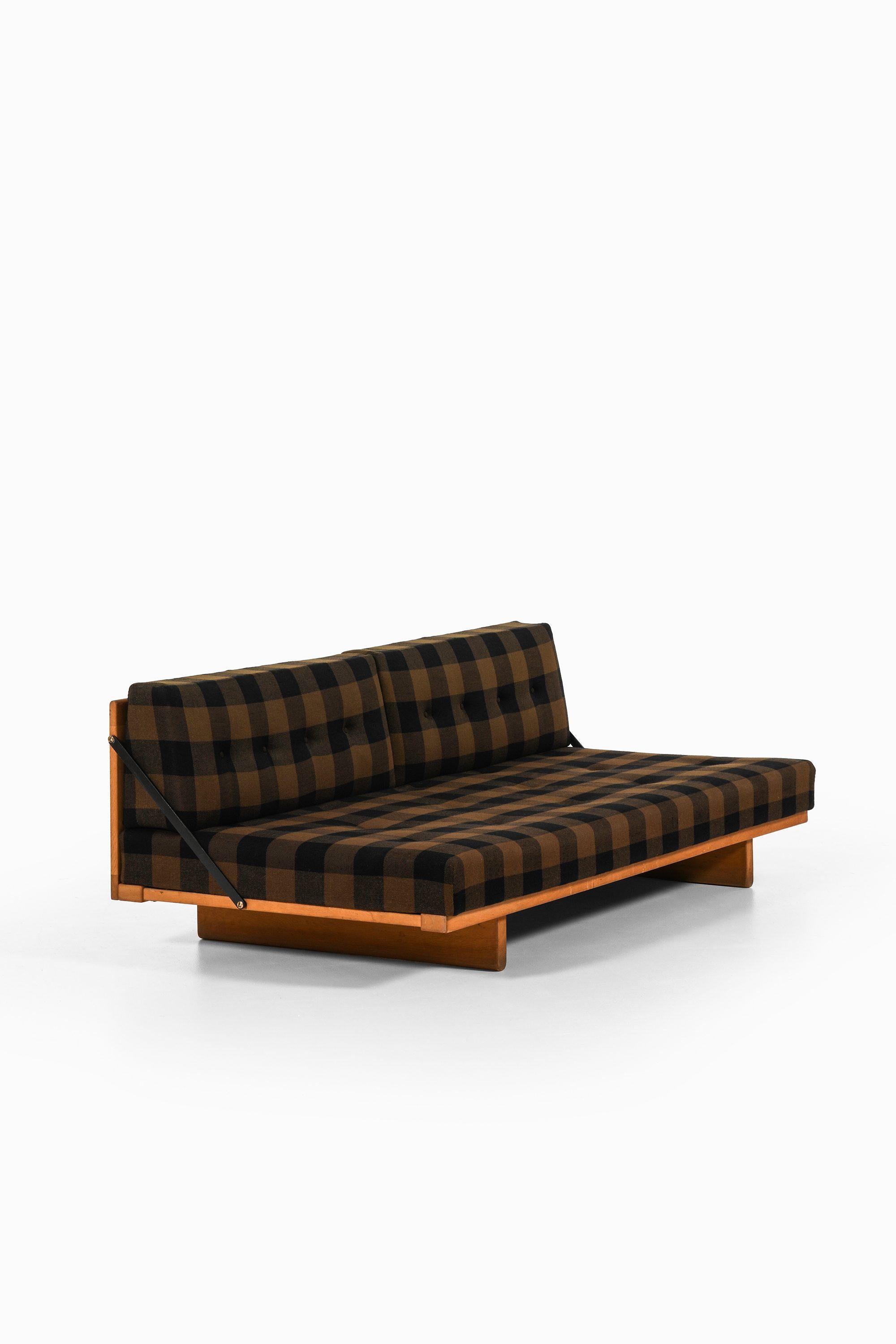 Scandinavian Modern Sofa / Daybed in Oak, Brass and Original Fabric by Børge Mogensen, 1950's For Sale