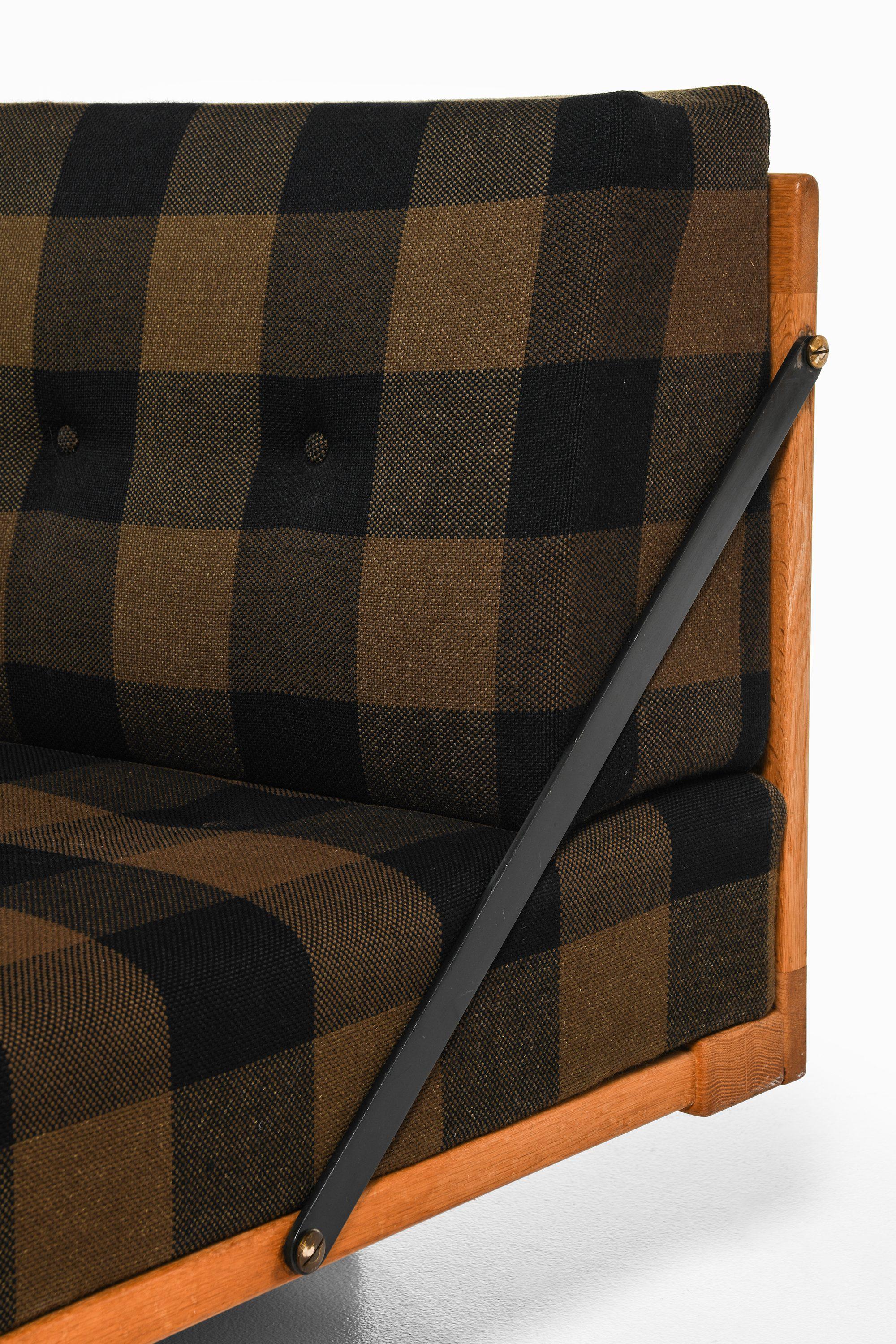 20th Century Sofa / Daybed in Oak, Brass and Original Fabric by Børge Mogensen, 1950's For Sale