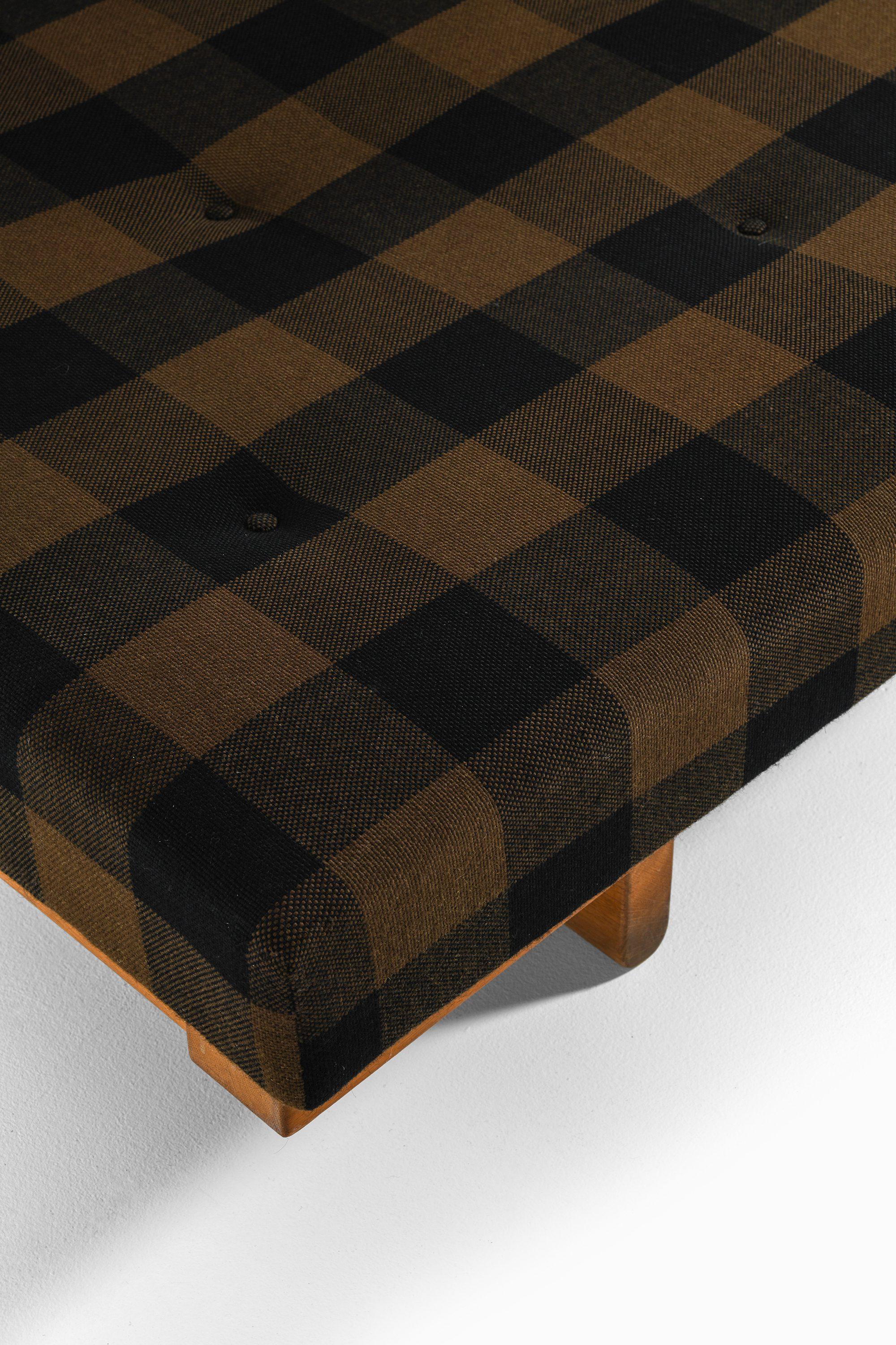 Sofa / Daybed in Oak, Brass and Original Fabric by Børge Mogensen, 1950's For Sale 1