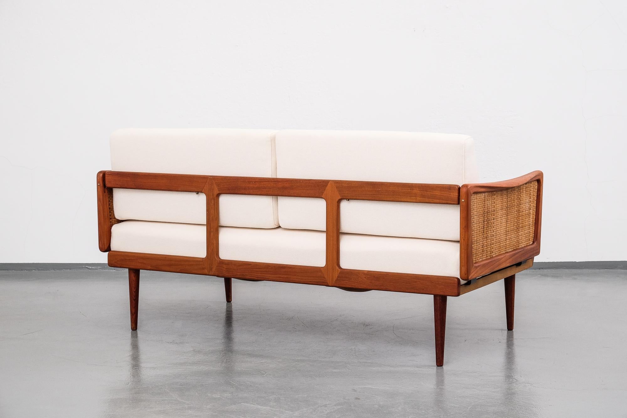 Canapé ou lit de repos modèle FD451 par Peter Hvidt & Orla Mølgaard Nielsen, années 50 3