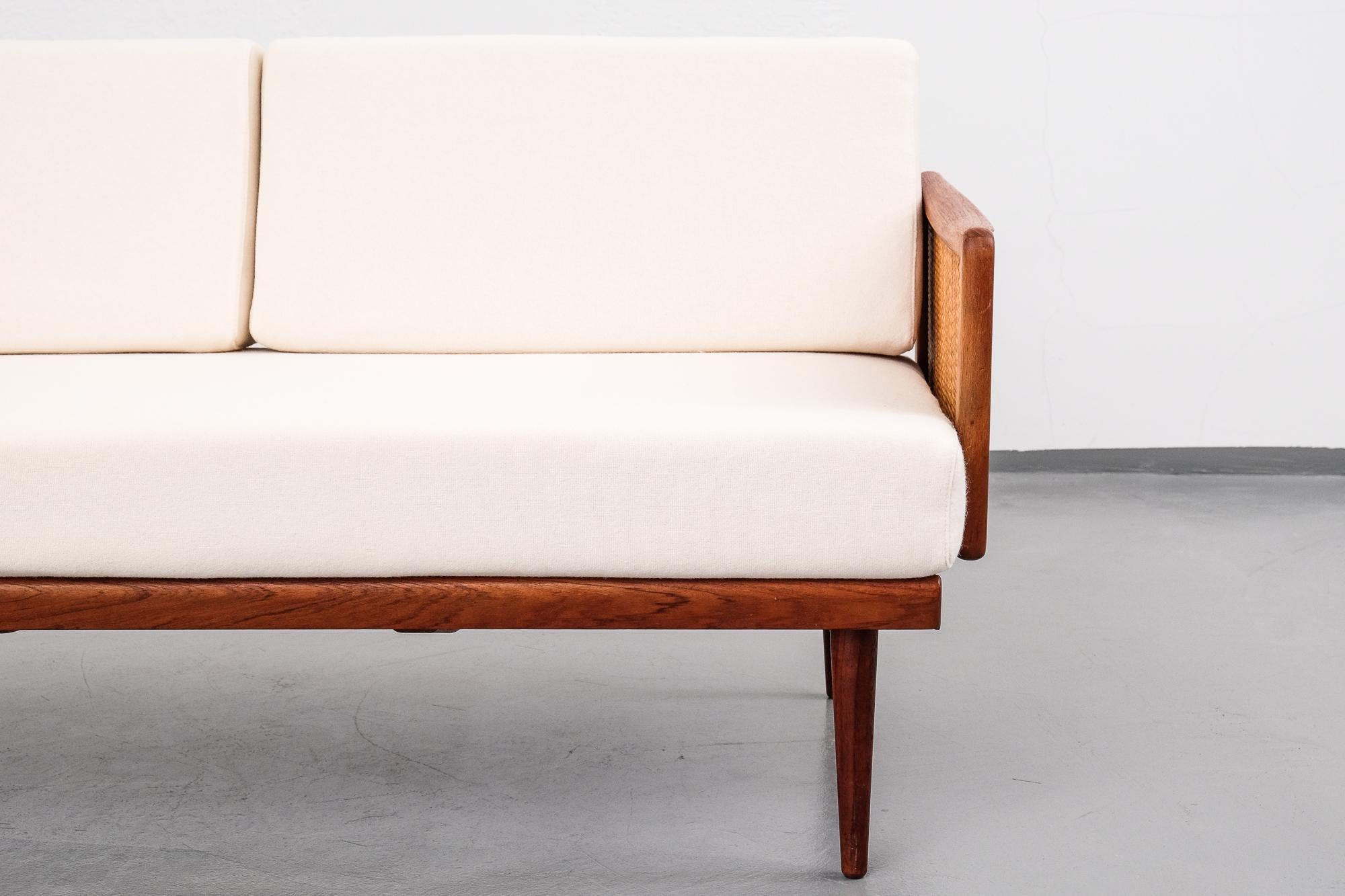Danois Canapé ou lit de repos modèle FD451 par Peter Hvidt & Orla Mølgaard Nielsen, années 50