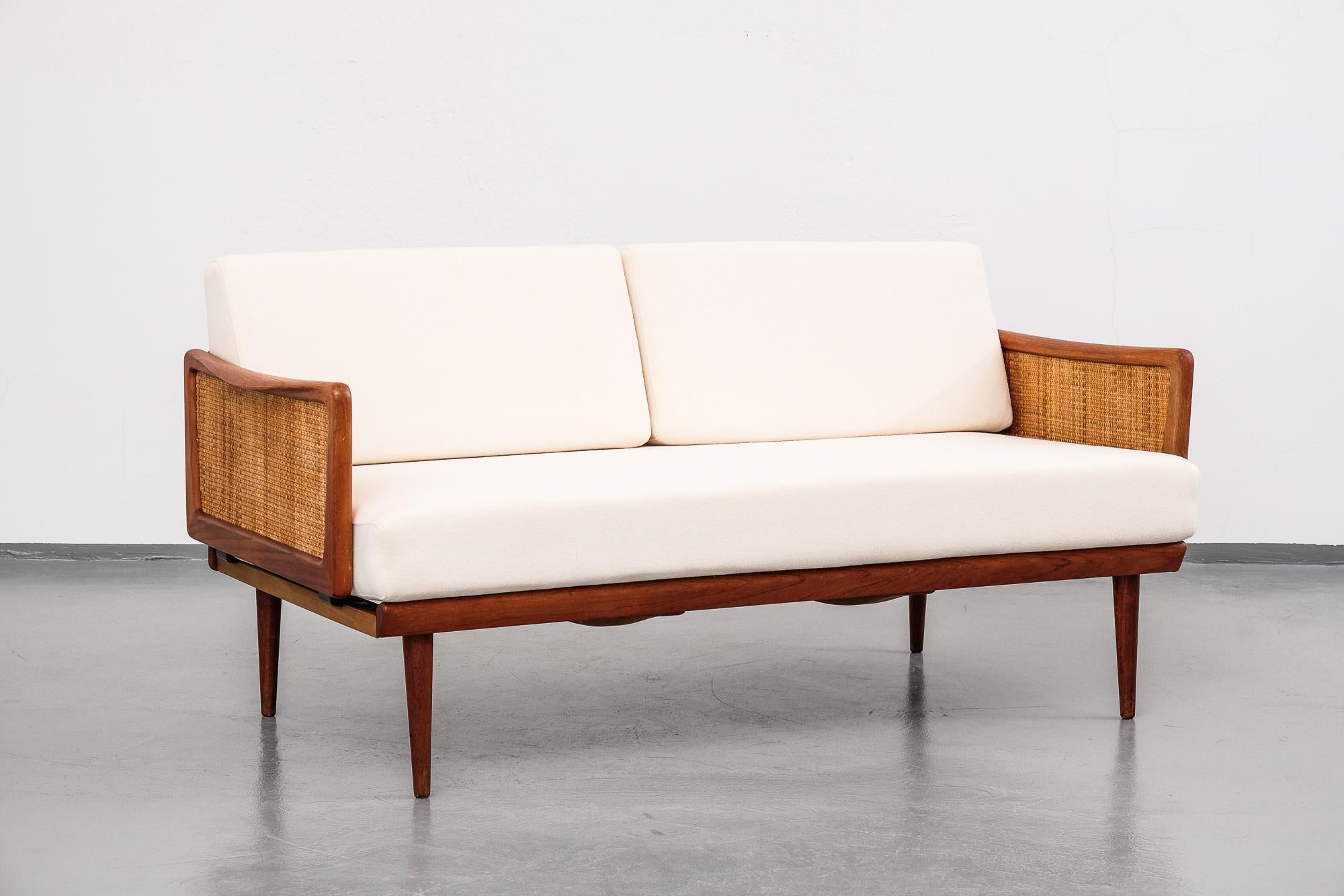 Milieu du XXe siècle Canapé ou lit de repos modèle FD451 par Peter Hvidt & Orla Mølgaard Nielsen, années 50