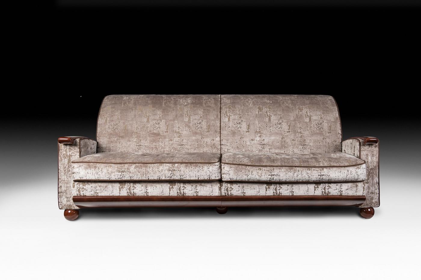 VG-Möbel stehen für Luxus im Sinne von Exklusivität, Auszeichnung und hoher Qualität. Sie sind das Ergebnis eines anspruchsvollen und exklusiven Designs mit einer starken Identität. Sie sind das Ergebnis der sorgfältigen Beachtung der typischen