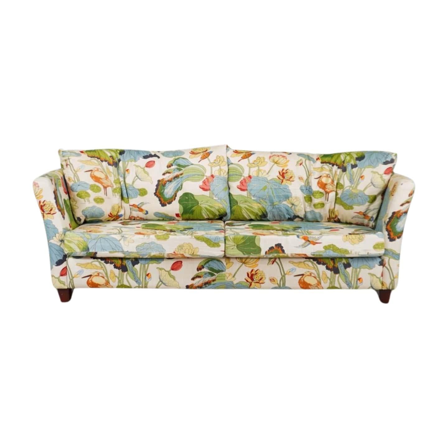 Canapé conçu par Josef Frank pour Svenskt Tenn Reupholstered in Lotus Print

Les designs iconiques de Josef Frank sont synonymes de couleurs, de motifs et d'une joyeuse modernité. Ce canapé trois places vintage a été habilement retapissé dans l'un