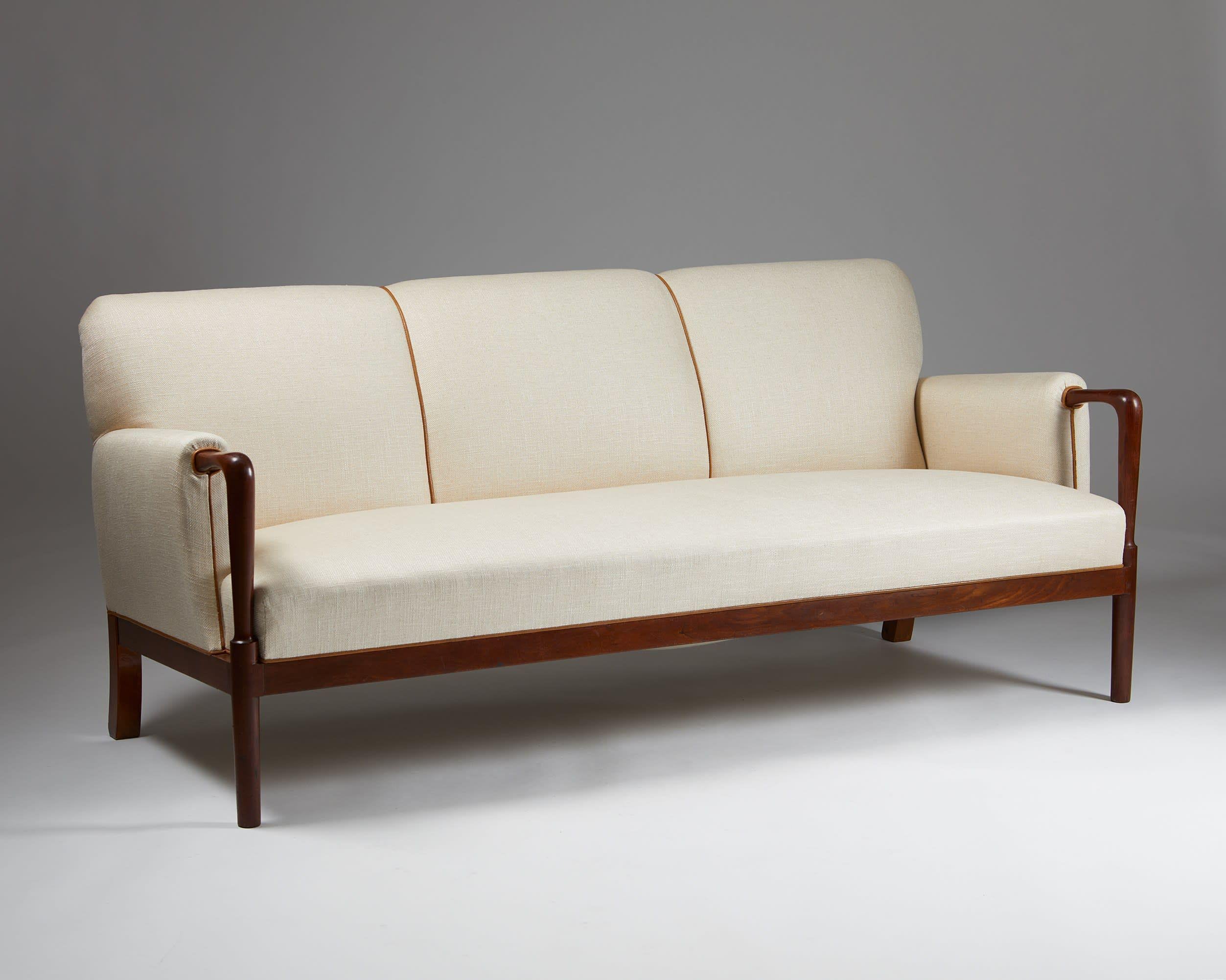 Sofa designed by N.D. Hansen and Flemming Johansen, cabinetmaker Ove Lander For Sale 5
