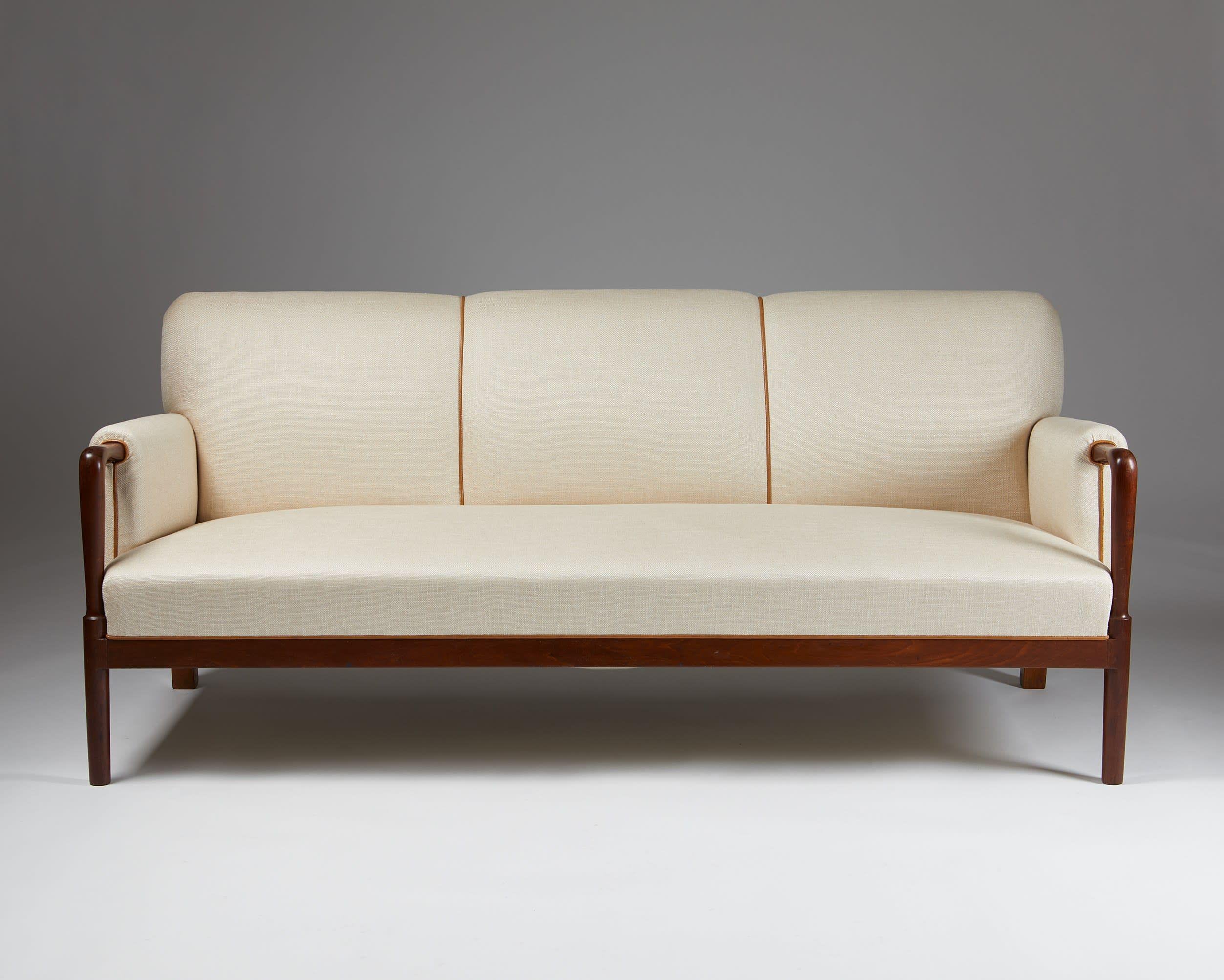 Sofa designed by N.D. Hansen and Flemming Johansen, cabinetmaker Ove Lander For Sale 1