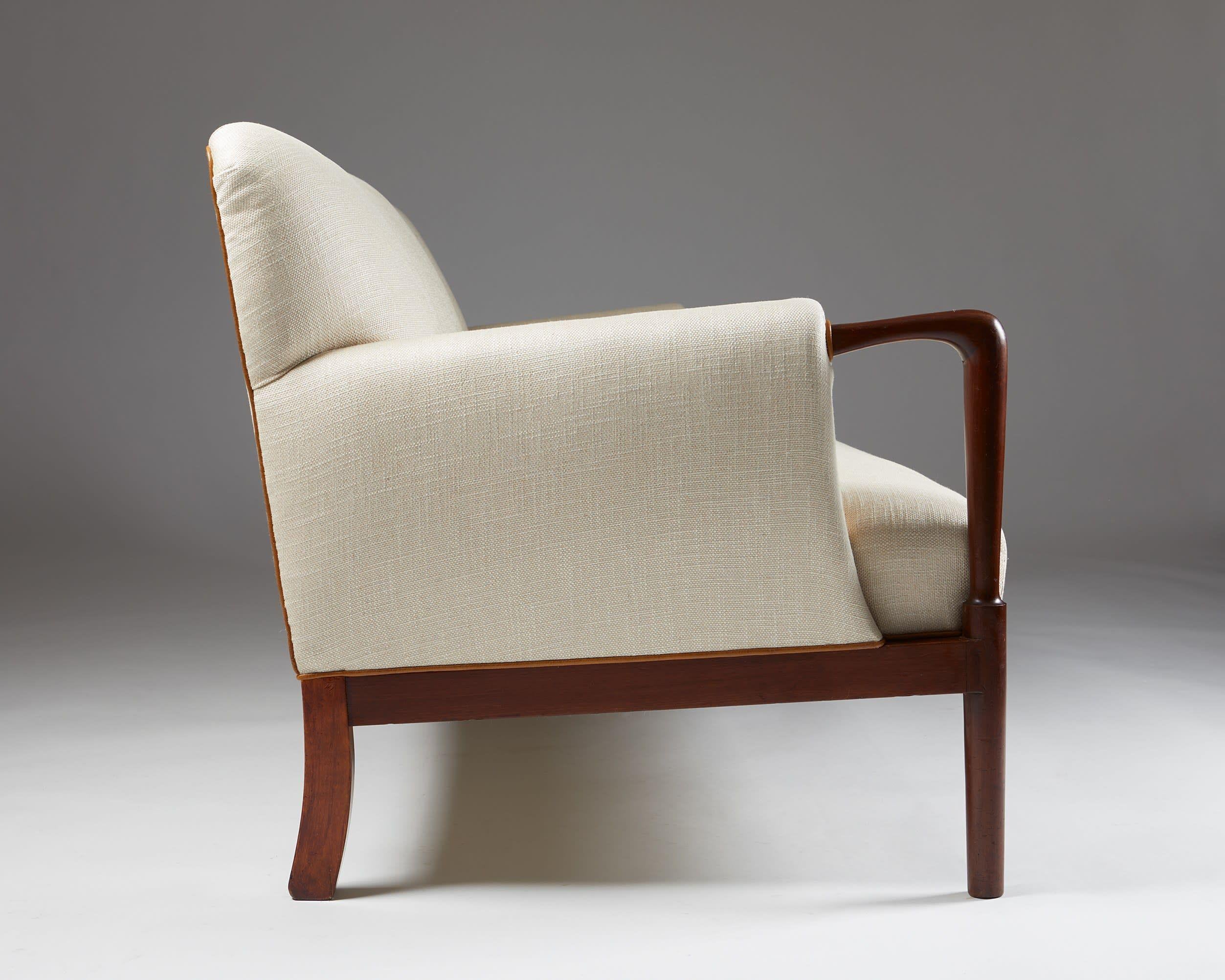 Sofa designed by N.D. Hansen and Flemming Johansen, cabinetmaker Ove Lander For Sale 2